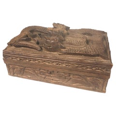 Set di scatole portaoggetti in legno intagliate a mano in stile Mid-Century / antico con draghi e giocattoli vintage