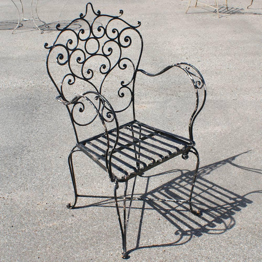 Vintage wrought iron table and chairs

 (two) arm chairs and (two) side chairs
No glass top
Measures: Table 35