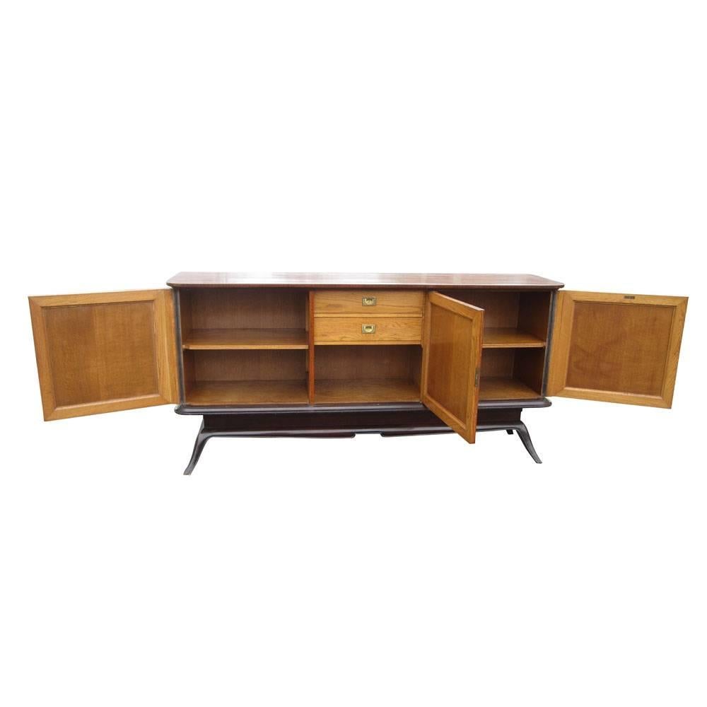 Buenos Aires, Argentina

Vintage sideboard from South America 

Exotic wood with ample storage for bar or china 
Tapered, ebonized legs
 
see companion Highboy in last photo.


  