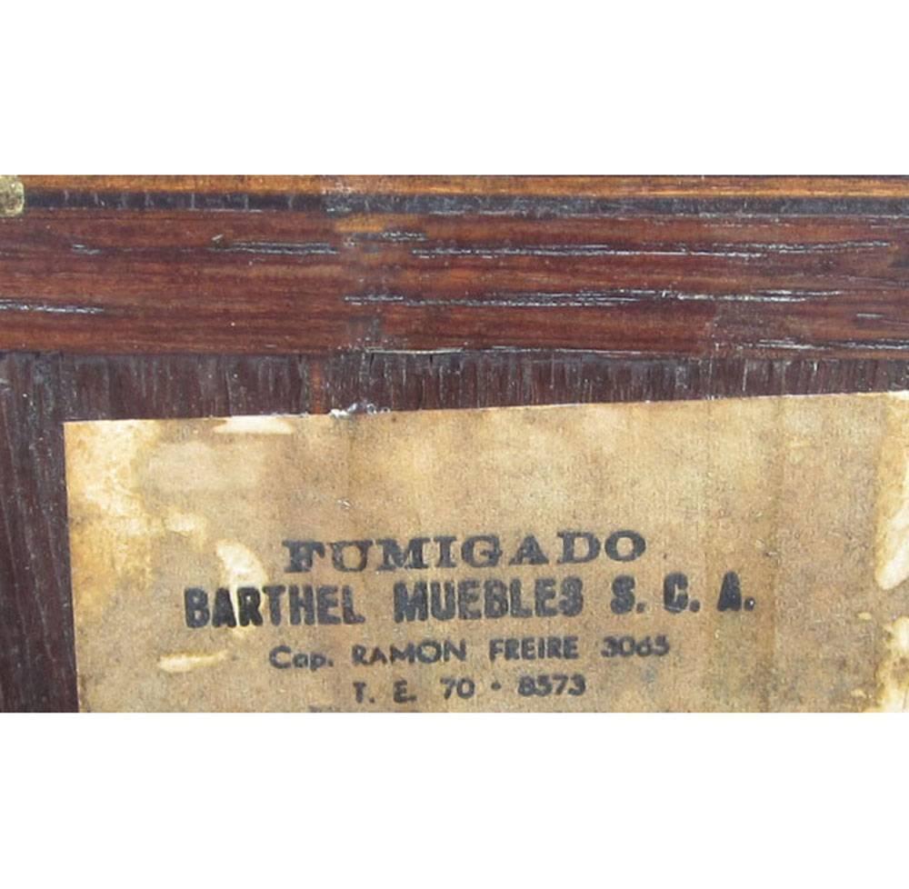 Milieu du XXe siècle Enfilade rustique vintage d'Amérique du Sud en bois d'acajou en vente