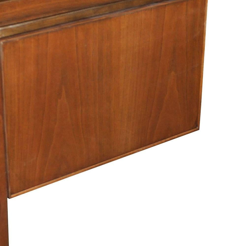 Vintage Midcentury Stow Davis Walnut Burl Desk In Good Condition In Pasadena, TX