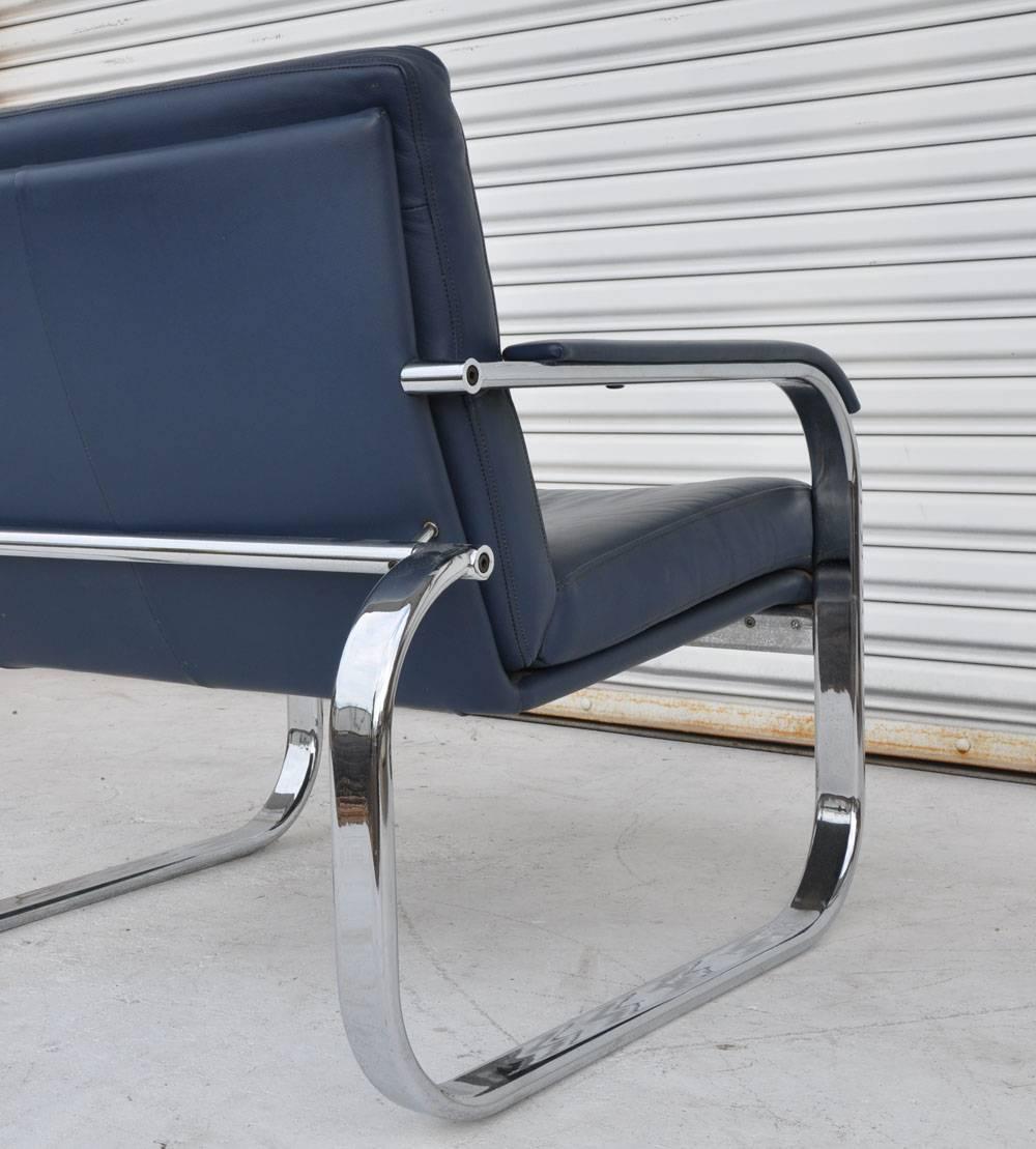 American Midcentury Lounge Chair in the Style of Milo Baughman For Sale