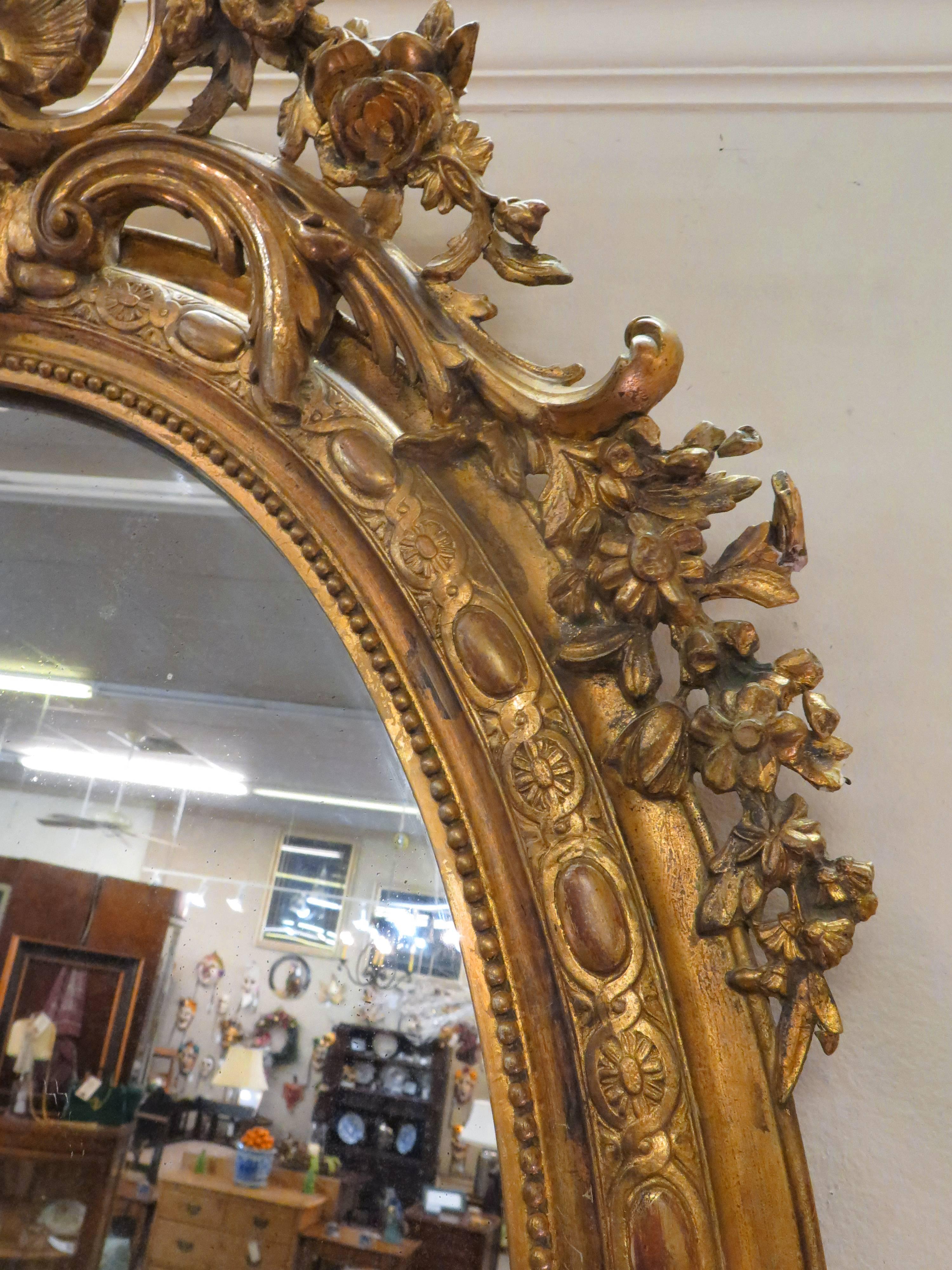 Miroir ovale français du 19ème siècle en bois doré et gesso Excellent état - En vente à Houston, TX