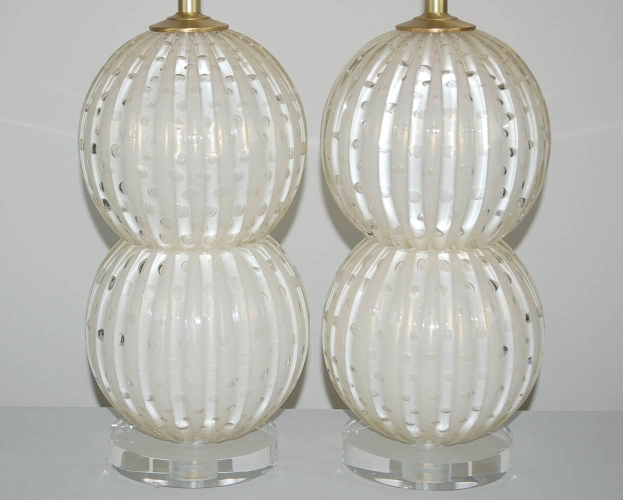 Italian Pair of Murano Glass Stacked Ball Lamps in White and Gold For Sale