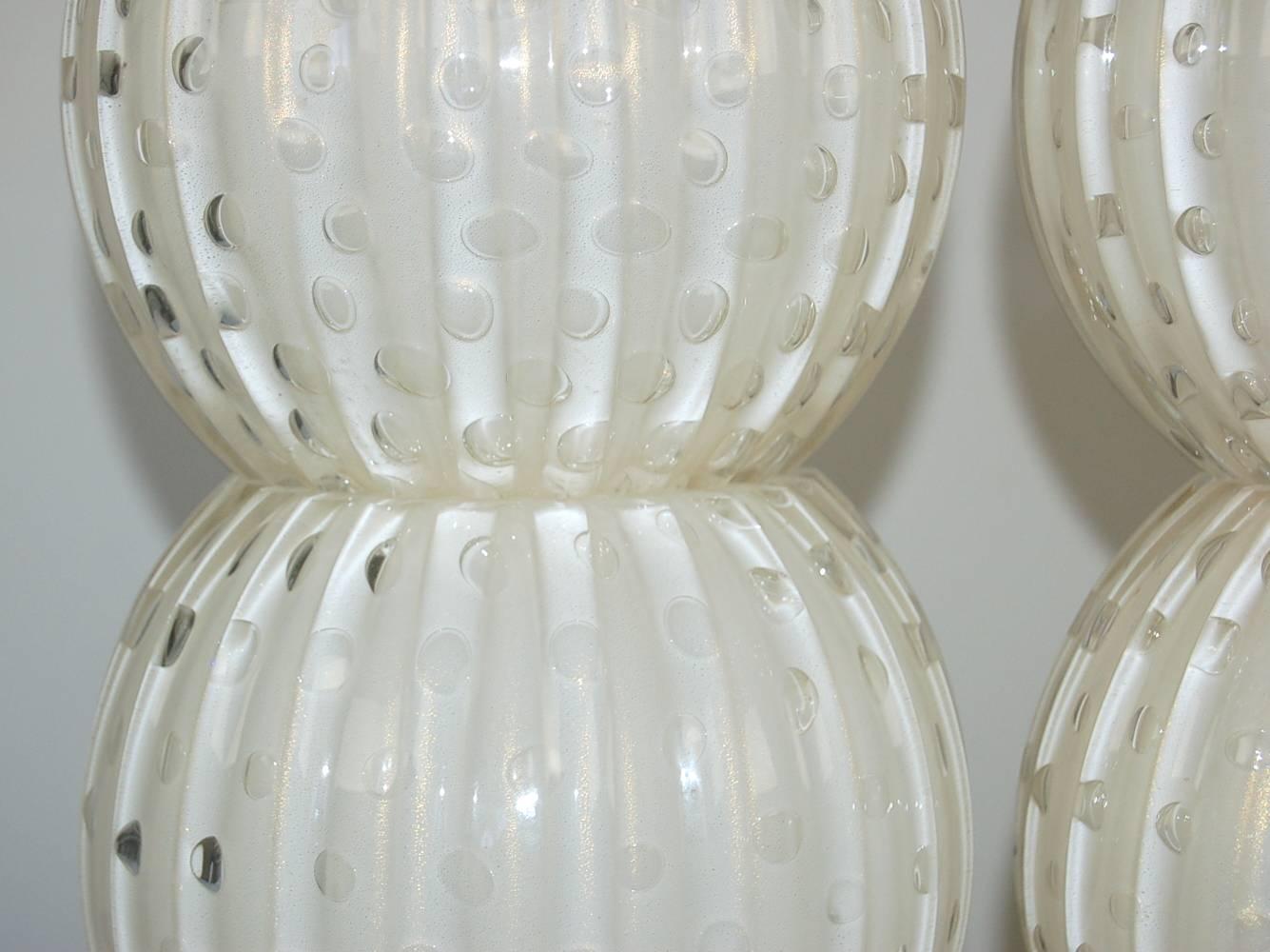 Brushed Pair of Murano Glass Stacked Ball Lamps in White and Gold For Sale