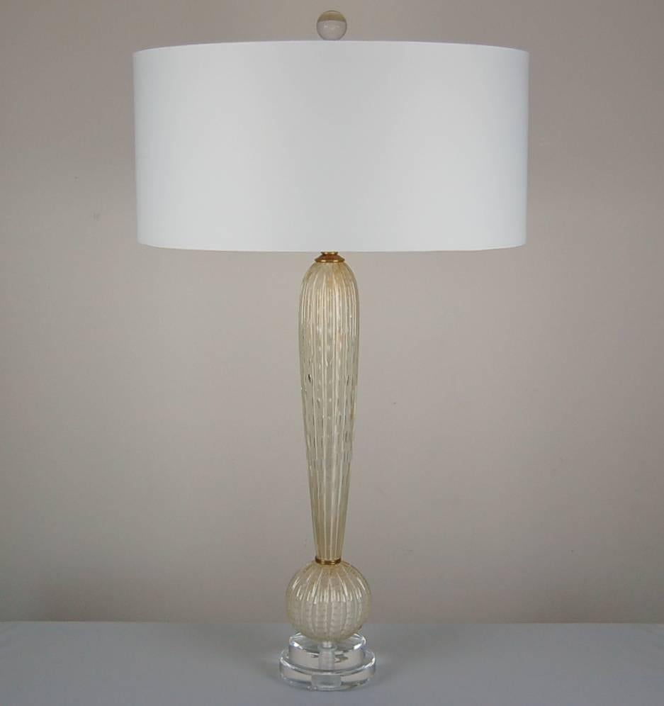 Mid-Century Modern Vintage Murano Table Lamp of White with Bubbles and Gold For Sale