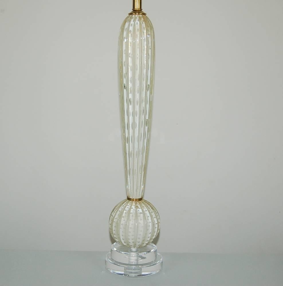 Italian Vintage Murano Table Lamp of White with Bubbles and Gold For Sale