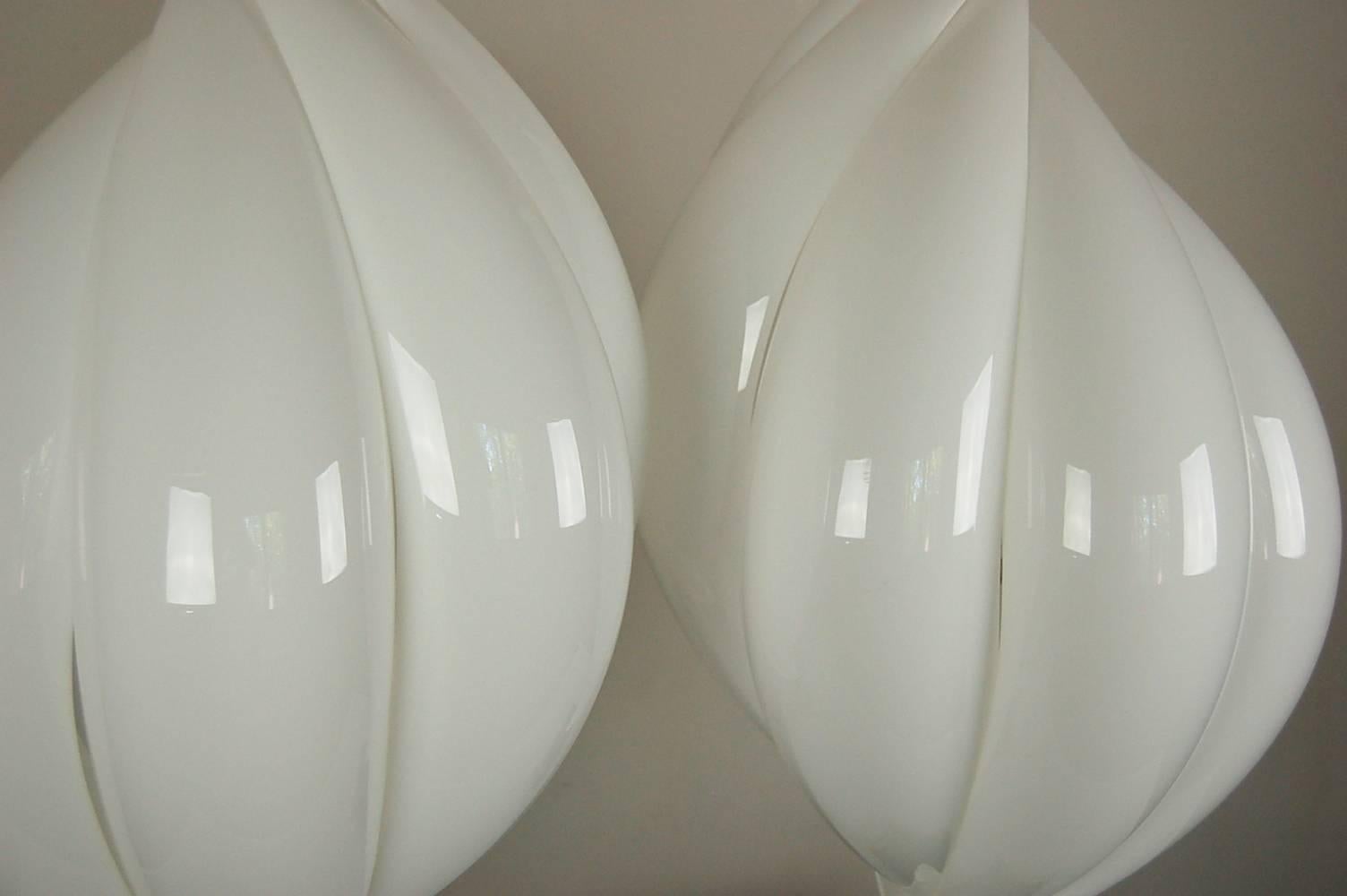 Matched Pair of Acrylic Petal Table Lamps by Rougier, 1970's For Sale 2