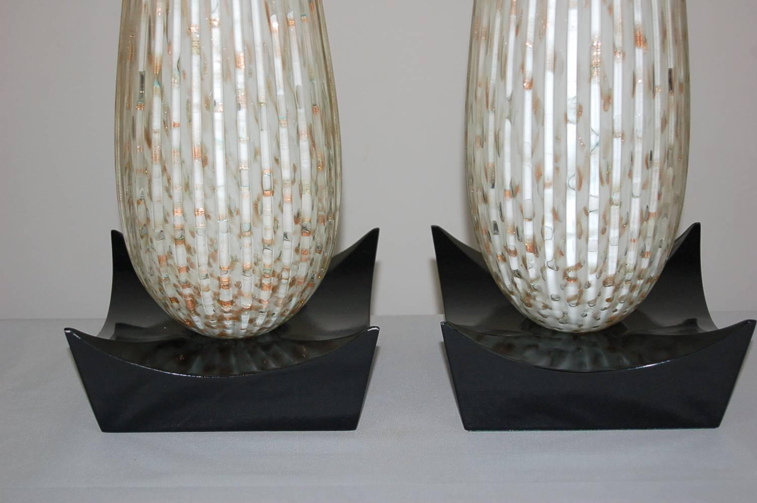 White Murano Vintage Teardrop Table Lamps  In Excellent Condition For Sale In Little Rock, AR