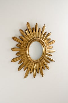 Espejo belga de mediados de siglo con diseño de rayos de sol y acabado dorado, de Geratal, década de los 60
