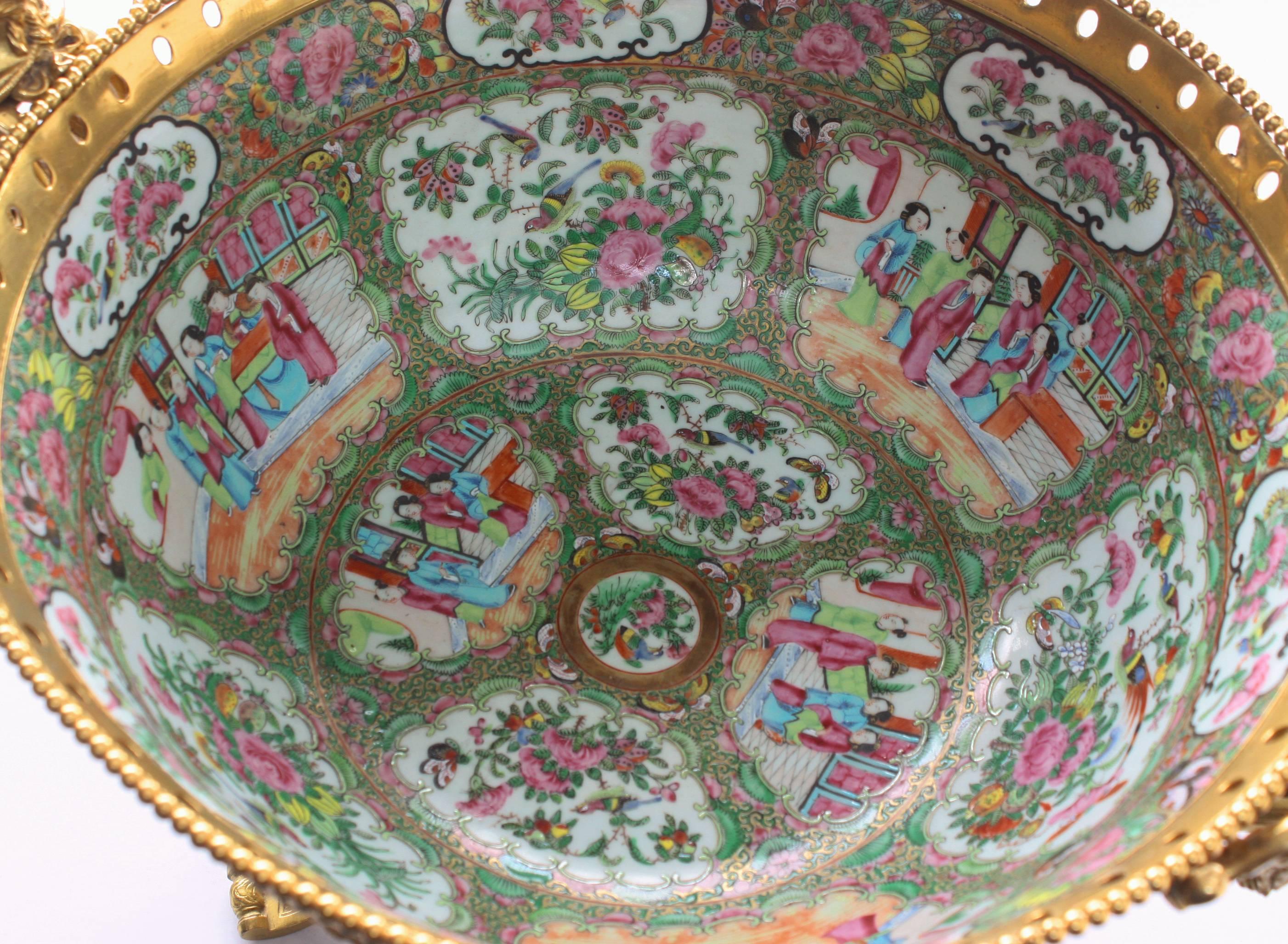 Qing Large 19th Century Chinese Rose Medallion Bowl