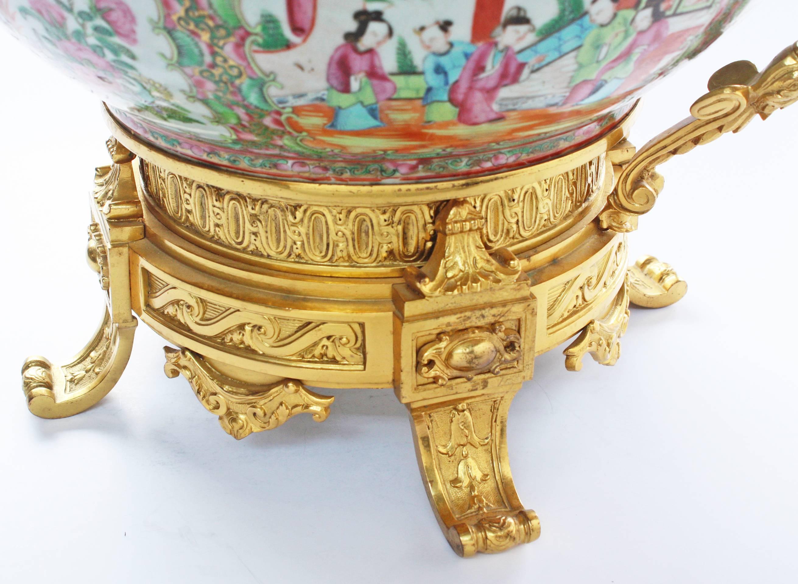 Bronze Large 19th Century Chinese Rose Medallion Bowl