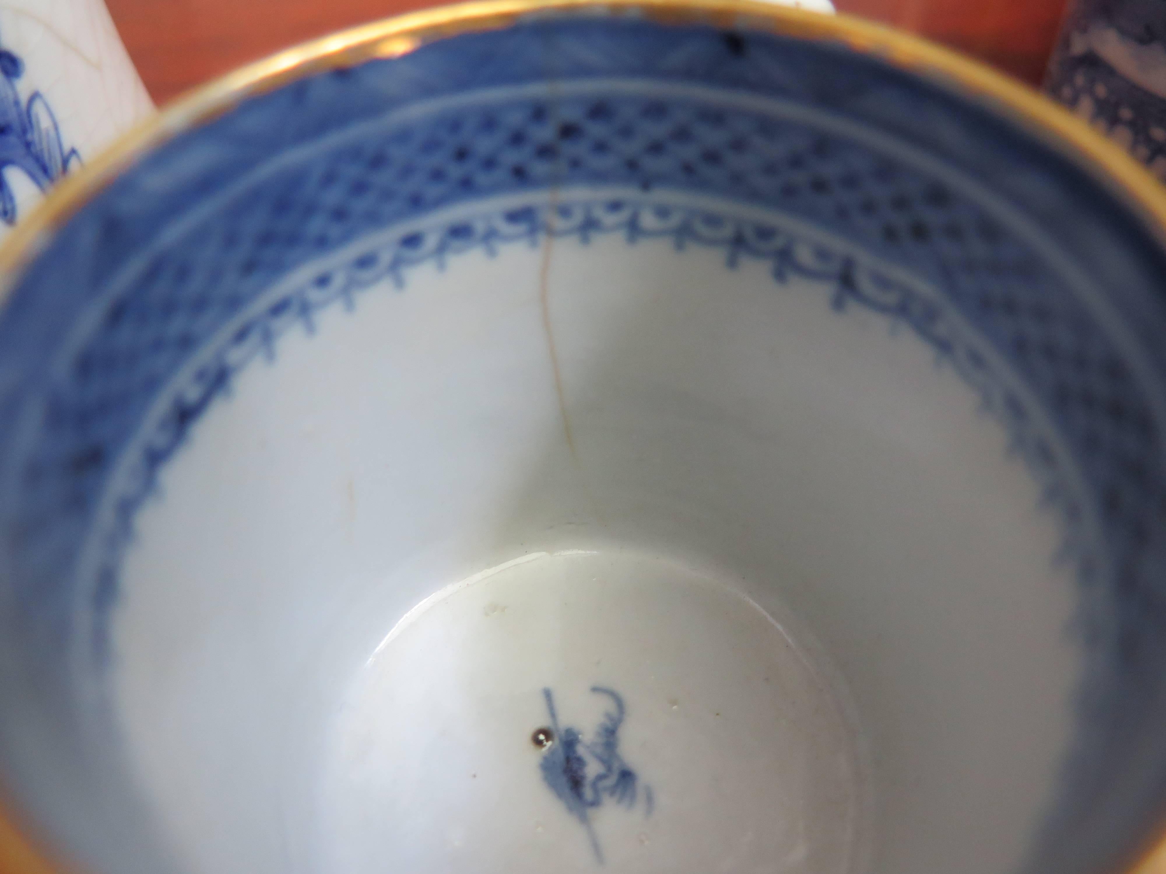 Set of Chinese Export Blue and White Porcelain China In Good Condition In Dallas, TX