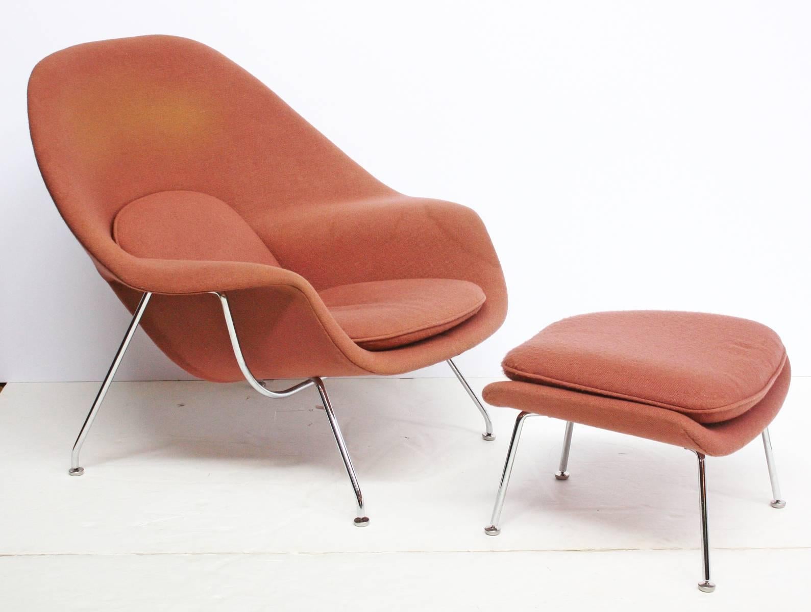 Mid-Century Modern Pair of Eero Saarinen Womb Chairs and Ottomans for Knoll
