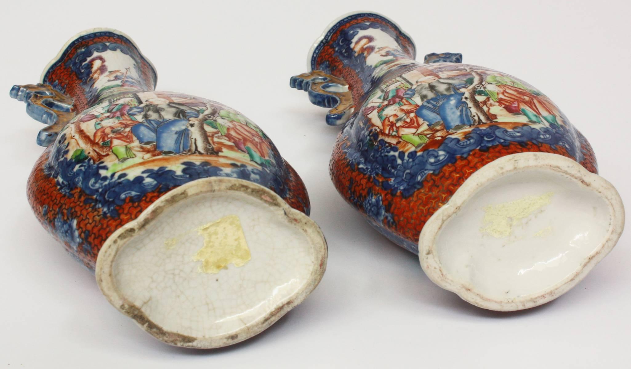 Paar chinesische Exportvasen aus Mandarin-Palten aus dem 18. Jahrhundert (Porzellan) im Angebot
