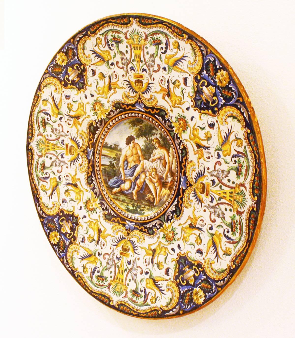 Large Italian Renaissance-Style Majolica Chargers In Good Condition In Dallas, TX