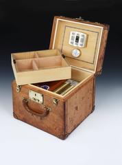 Louis Vuitton 'Zylinderhut' Kofferhumidor aus Naturleder:: 1910