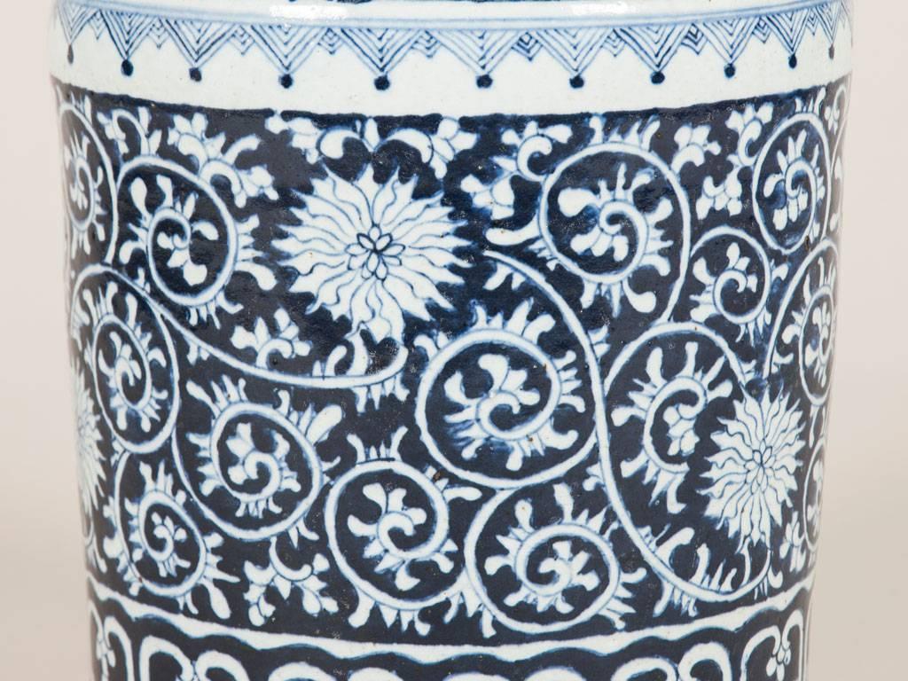 A large 19th century cylindrical Chinese ginger jar with a blue and white glaze with chinoiserie decoration.
   