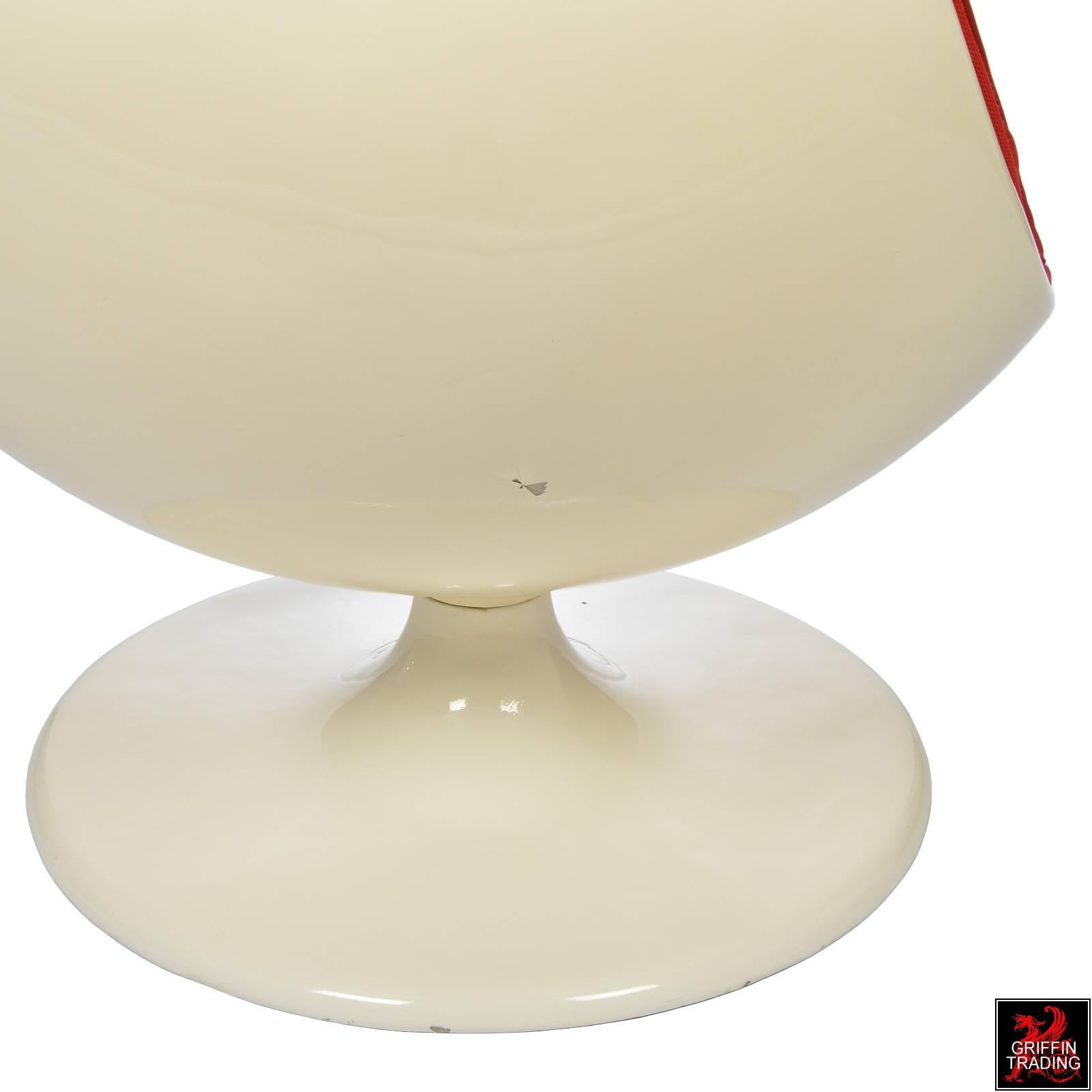 Chaise Pod classique moderne du milieu du siècle ou chaise Egg en vente 2