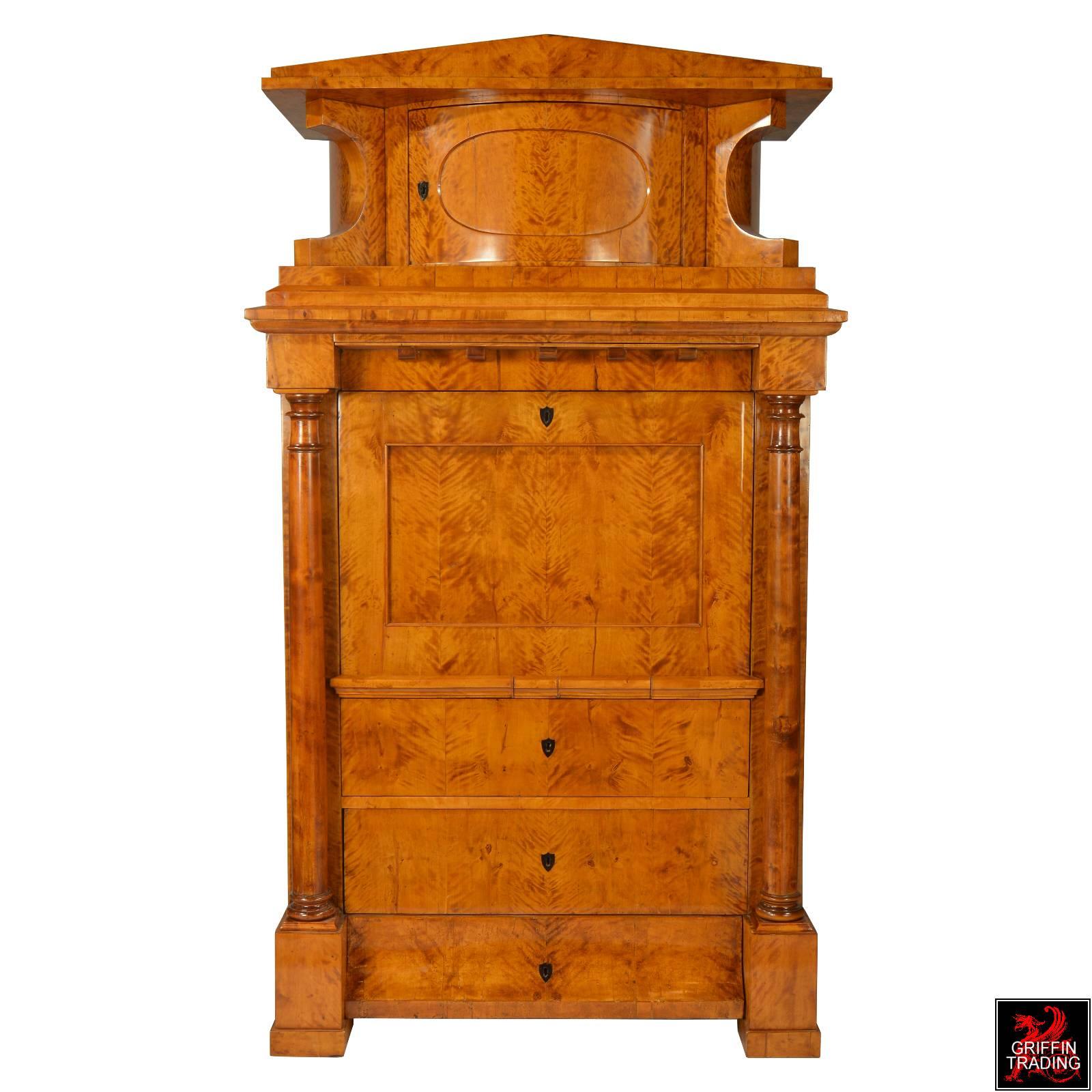 This magnificent Secrétaire à Abattant / Secretaire / Secretary is a fine example of period Biedermeier. Its strong distinctive architectural lines and beautiful flame birch veneer finish, implies that it was made in Northern Germany and dates circa