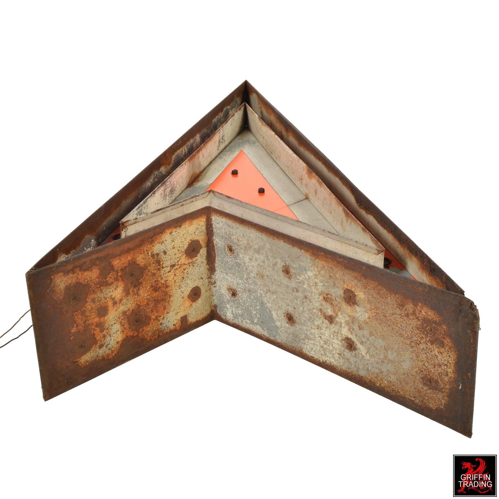 Authentic Vintage Lighted Flashing Arrow Sign, Double Sided In Good Condition In Dallas, TX