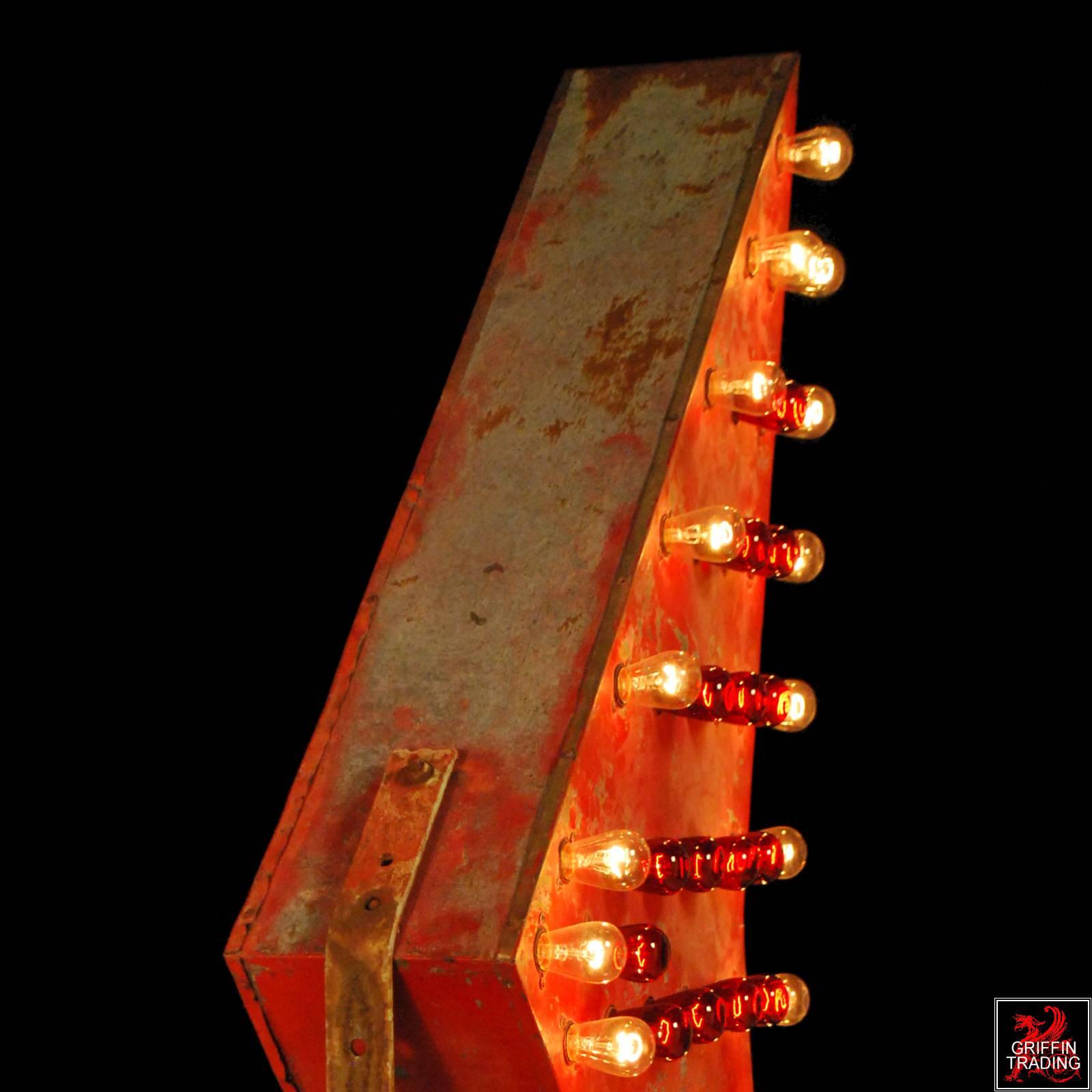 Vintage Flashing Lighted Arrowhead Sign, Double Sided In Good Condition For Sale In Dallas, TX