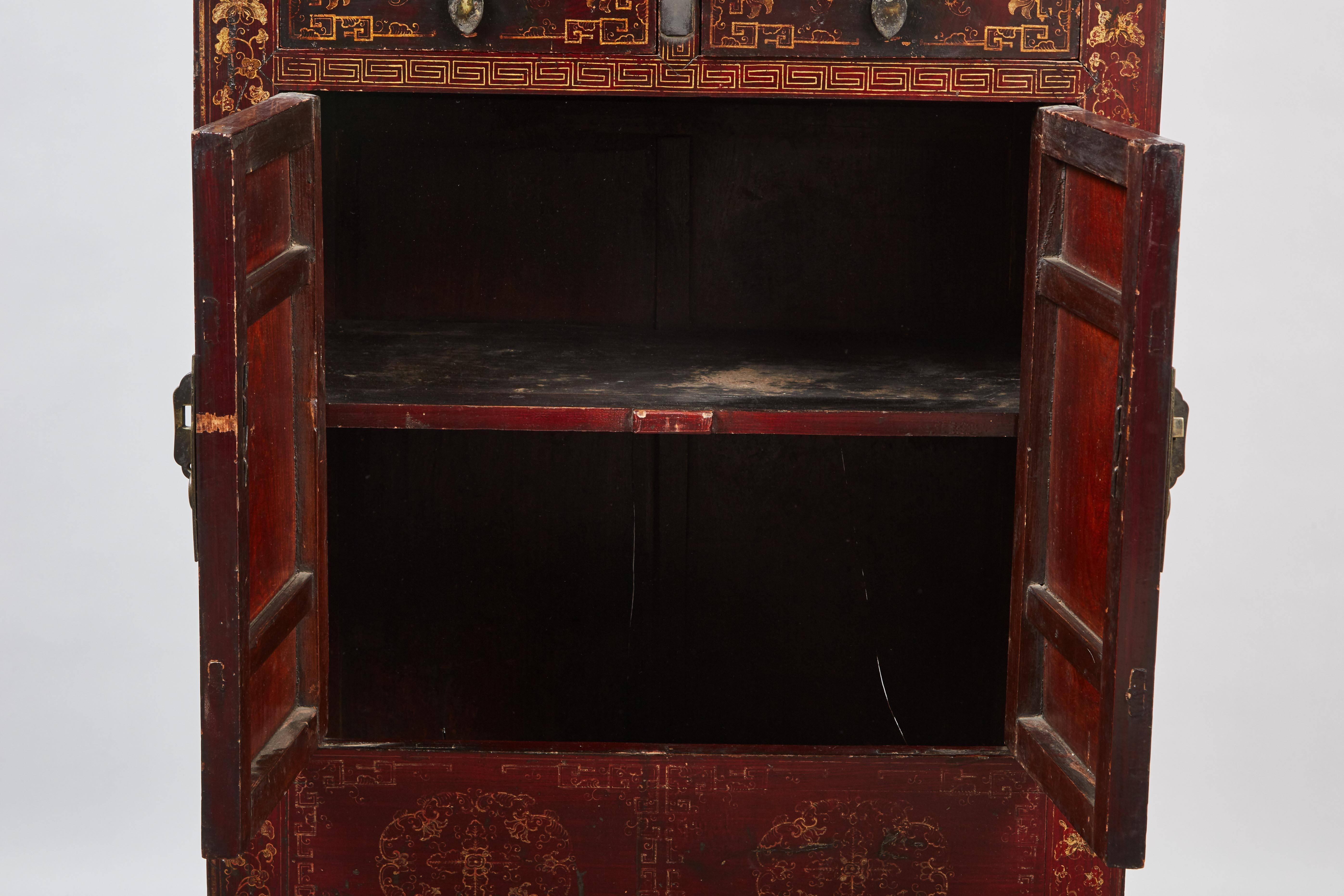 18th Century Oxblood Chinese Chinoiserie Lacquered Cabinet 3