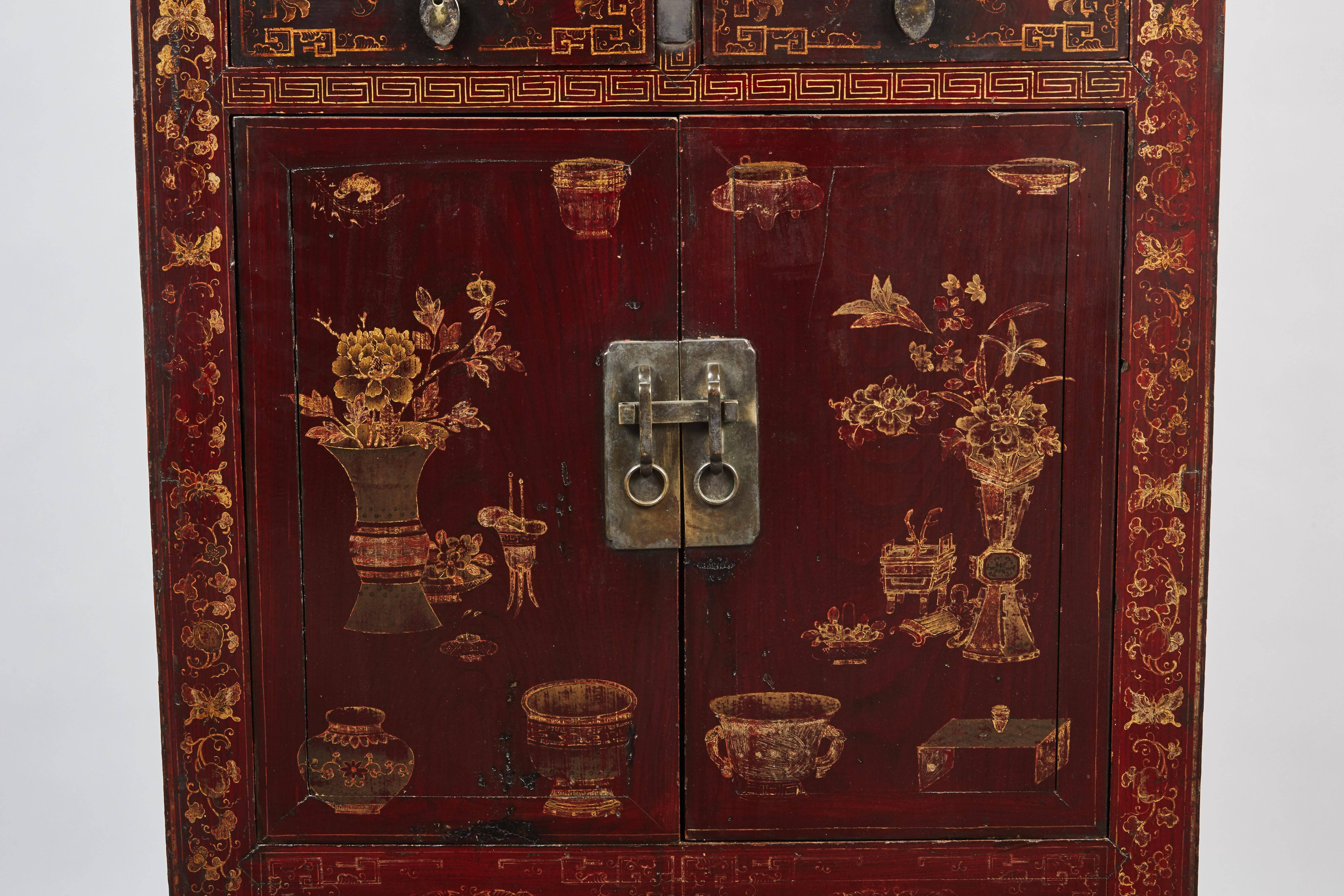 18th Century Oxblood Chinese Chinoiserie Lacquered Cabinet In Good Condition In Pasadena, CA