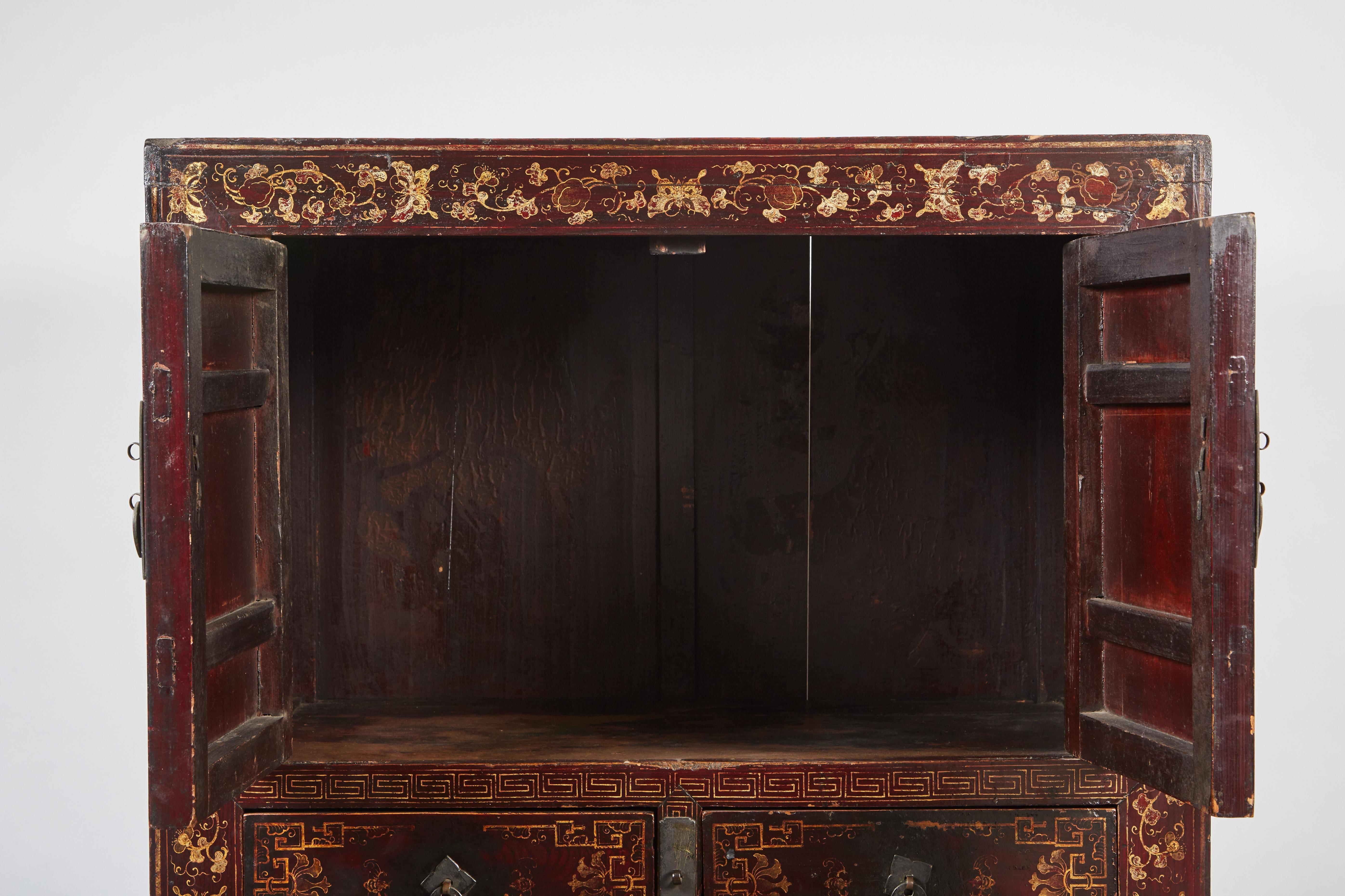 18th Century Oxblood Chinese Chinoiserie Lacquered Cabinet 2