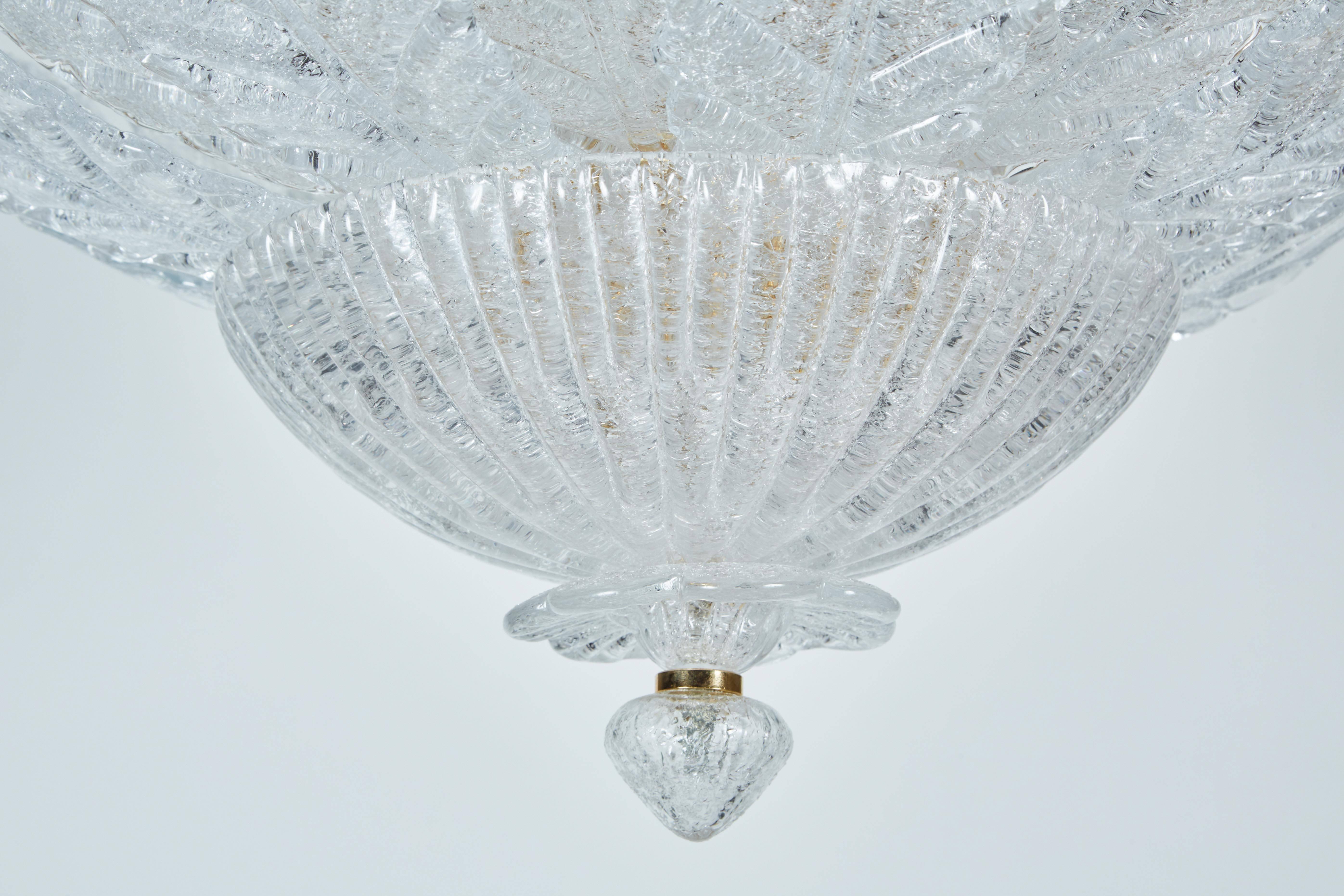 Italiano Lampadario con vetro a fogliame in vendita