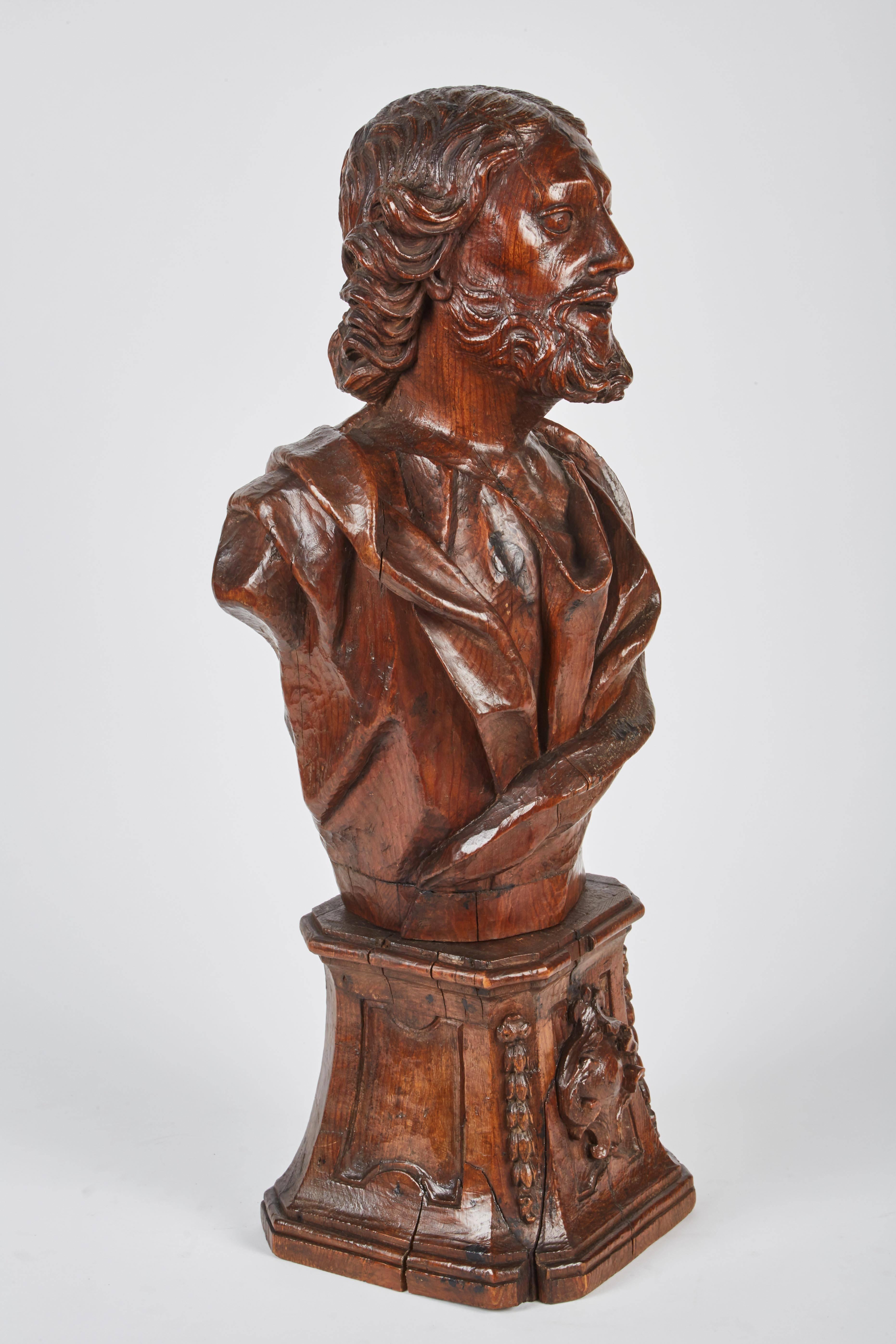 Mid 18th Century Wooden Italian Bust In Good Condition In Pasadena, CA