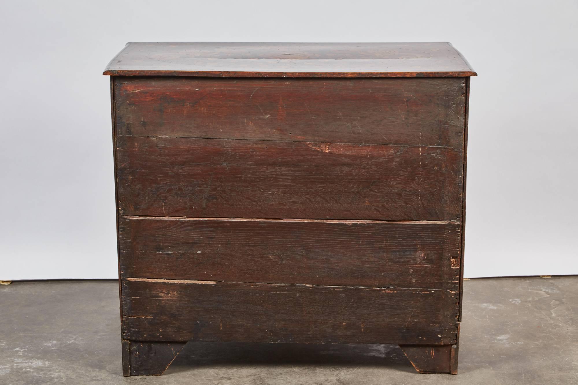 18th Century Four-Drawer Mahogany Bow Front Chest with Inlaid Flowers  5