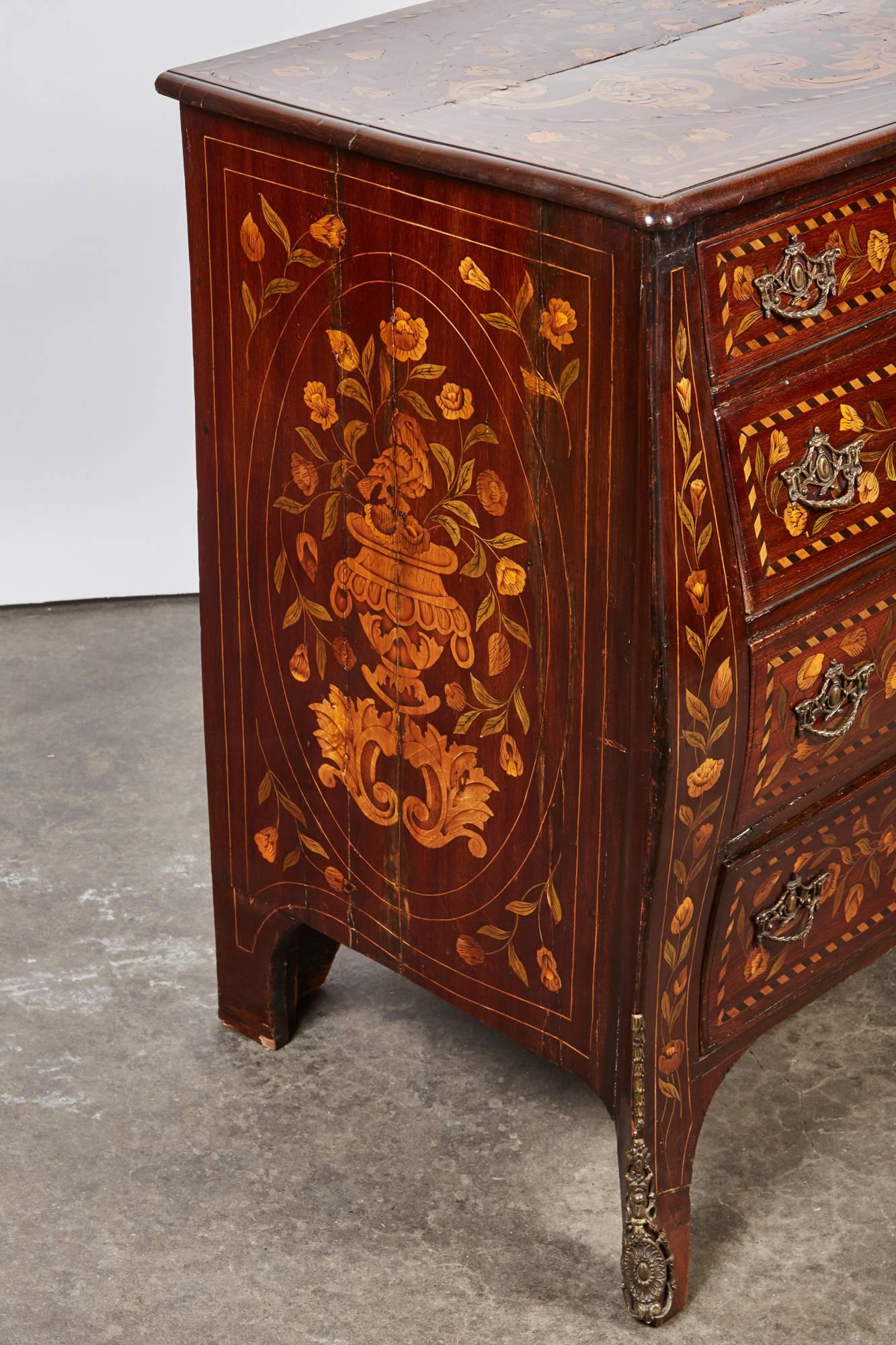 18th Century Four-Drawer Mahogany Bow Front Chest with Inlaid Flowers  2