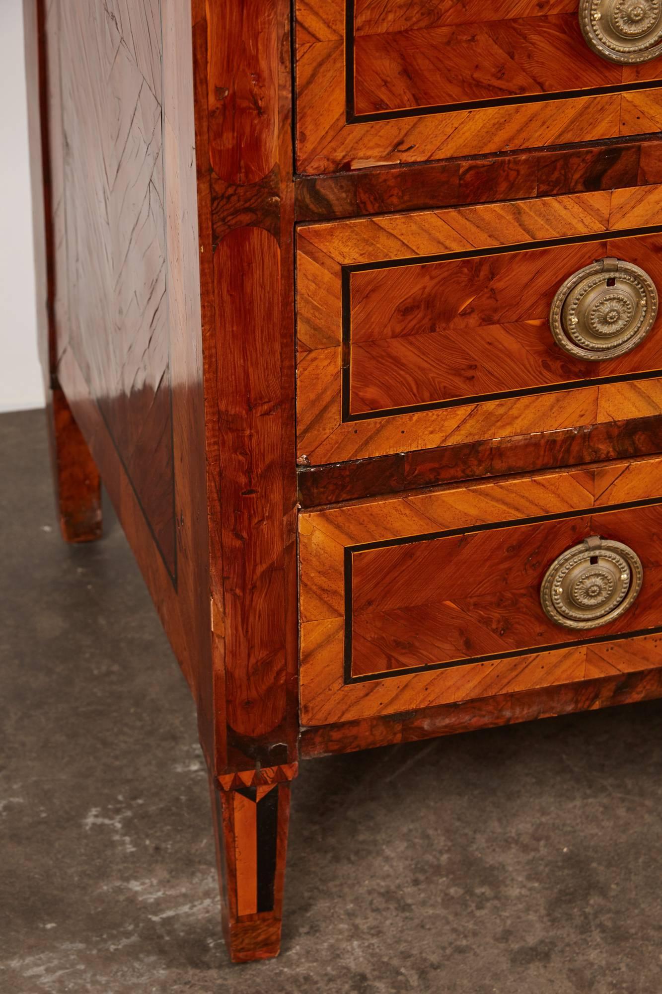 Walnut 18th Century Italian Neoclassical Inlaid Chest of Drawers with Marble Top For Sale