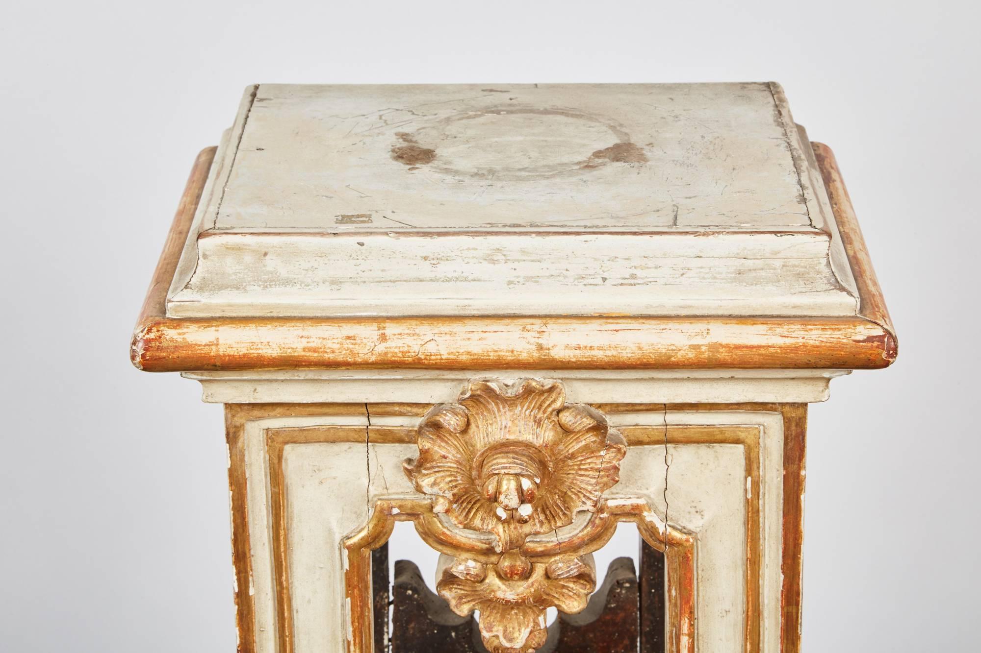 Pair of 18th Century Italian Rococo Cream Painted and Parcel Gilt-Pedestal For Sale 2