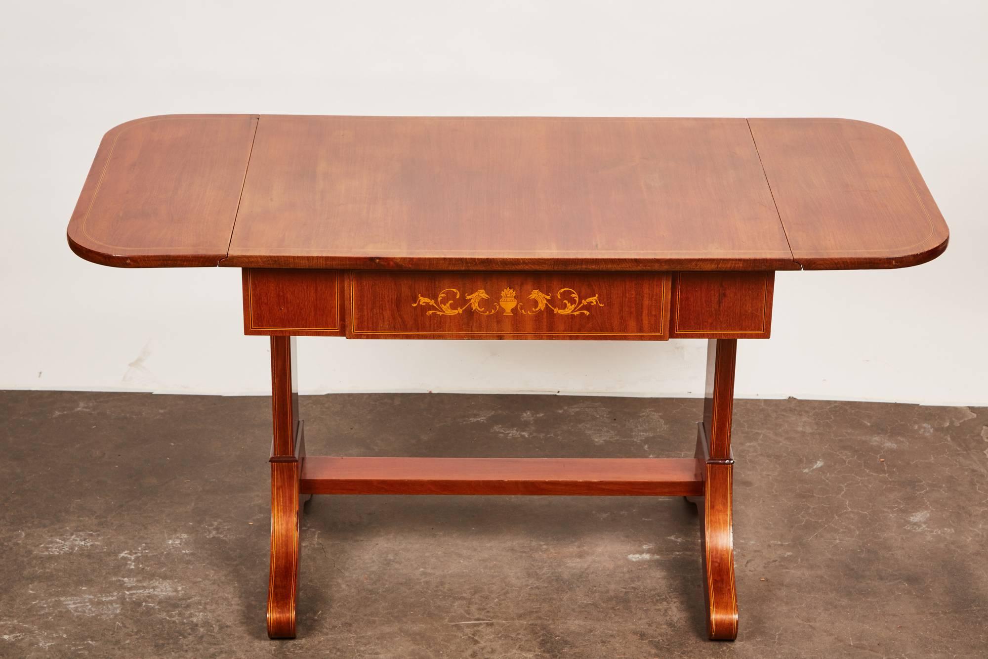 19th Century Danish Empire Mahogany Salon Table In Good Condition For Sale In Pasadena, CA