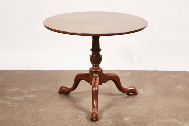 19th Century Queen Anne English Mahogany Pedestal Table For Sale at 1stDibs