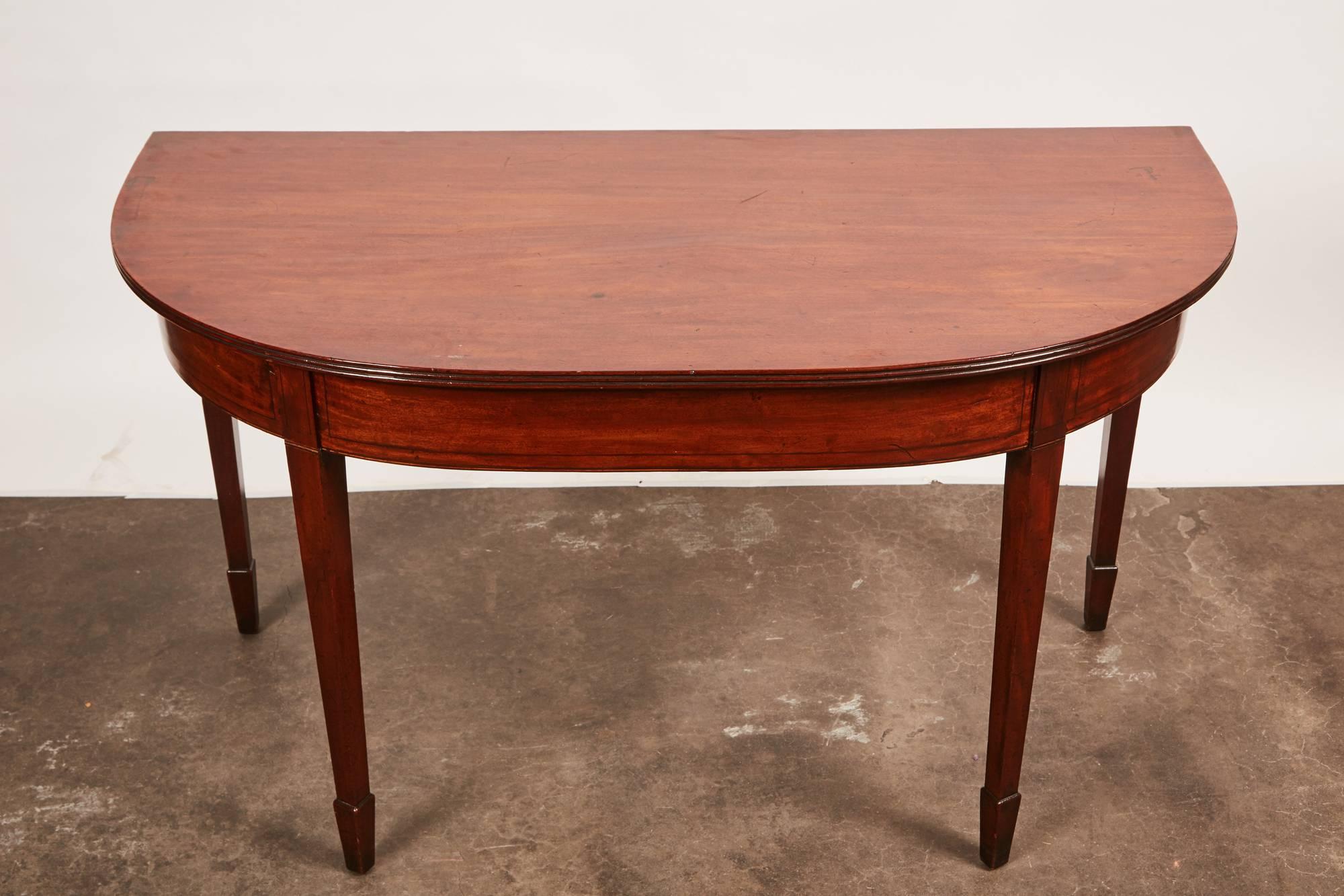 Pair of George III Mahogany Console Tables In Good Condition In Pasadena, CA