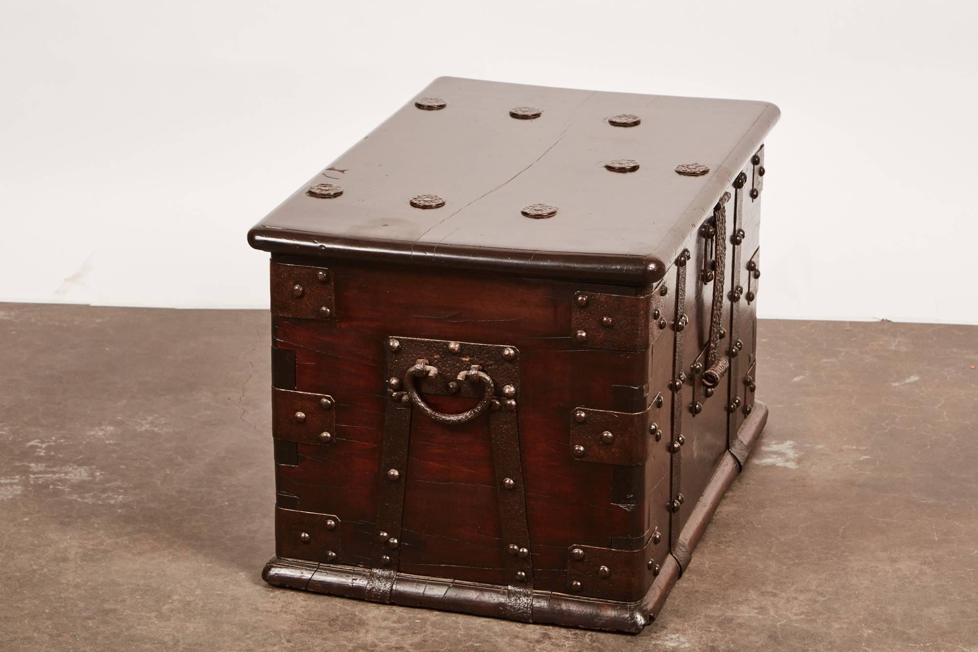 Late 18th Century Qing Style Iron Bound Money Safe In Good Condition In Pasadena, CA