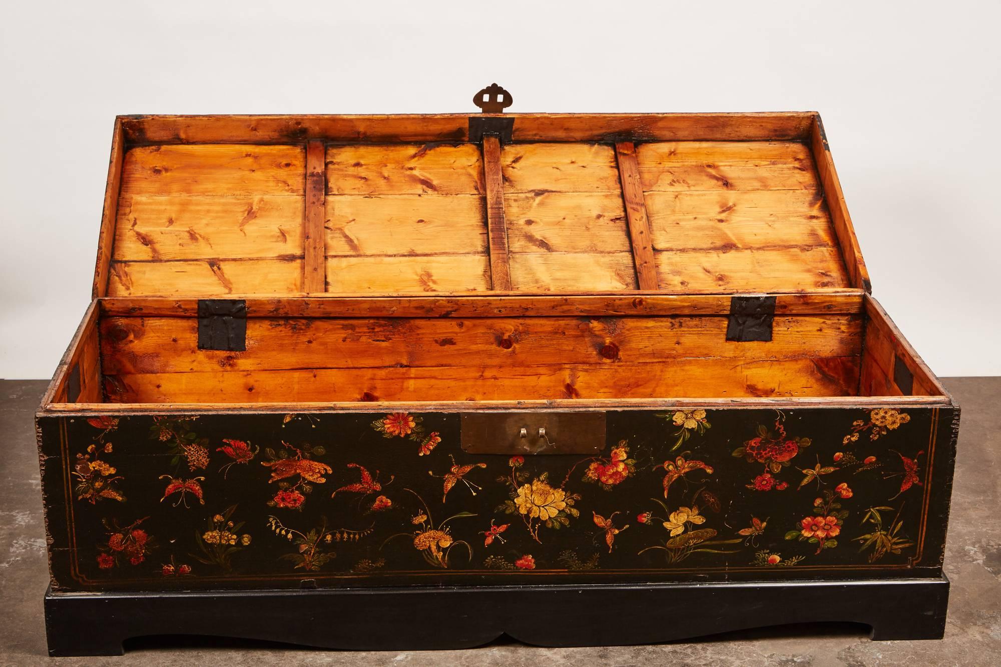 19th Century Qing Style Lacquer Painted Trunk with Butterfly Motifs 3