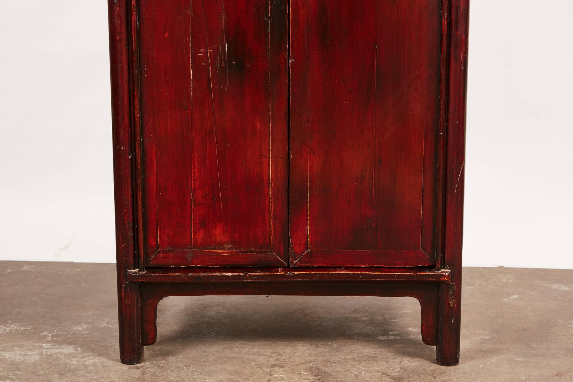 18th Century Ming Chinese Two-Door Cabinet In Good Condition For Sale In Pasadena, CA