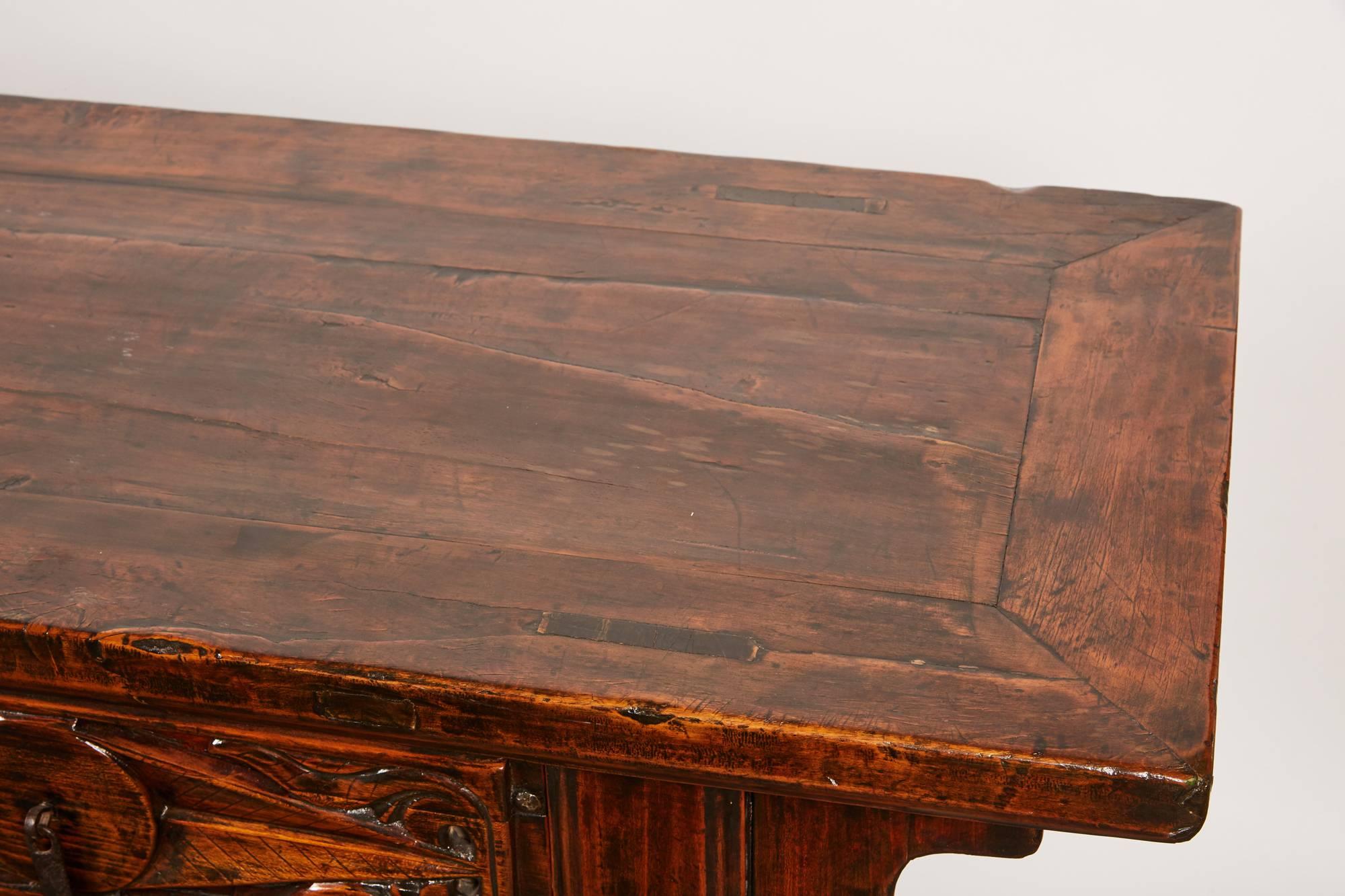 Late 18th Century Chinese Qing Elm Console Table with Drawers 4