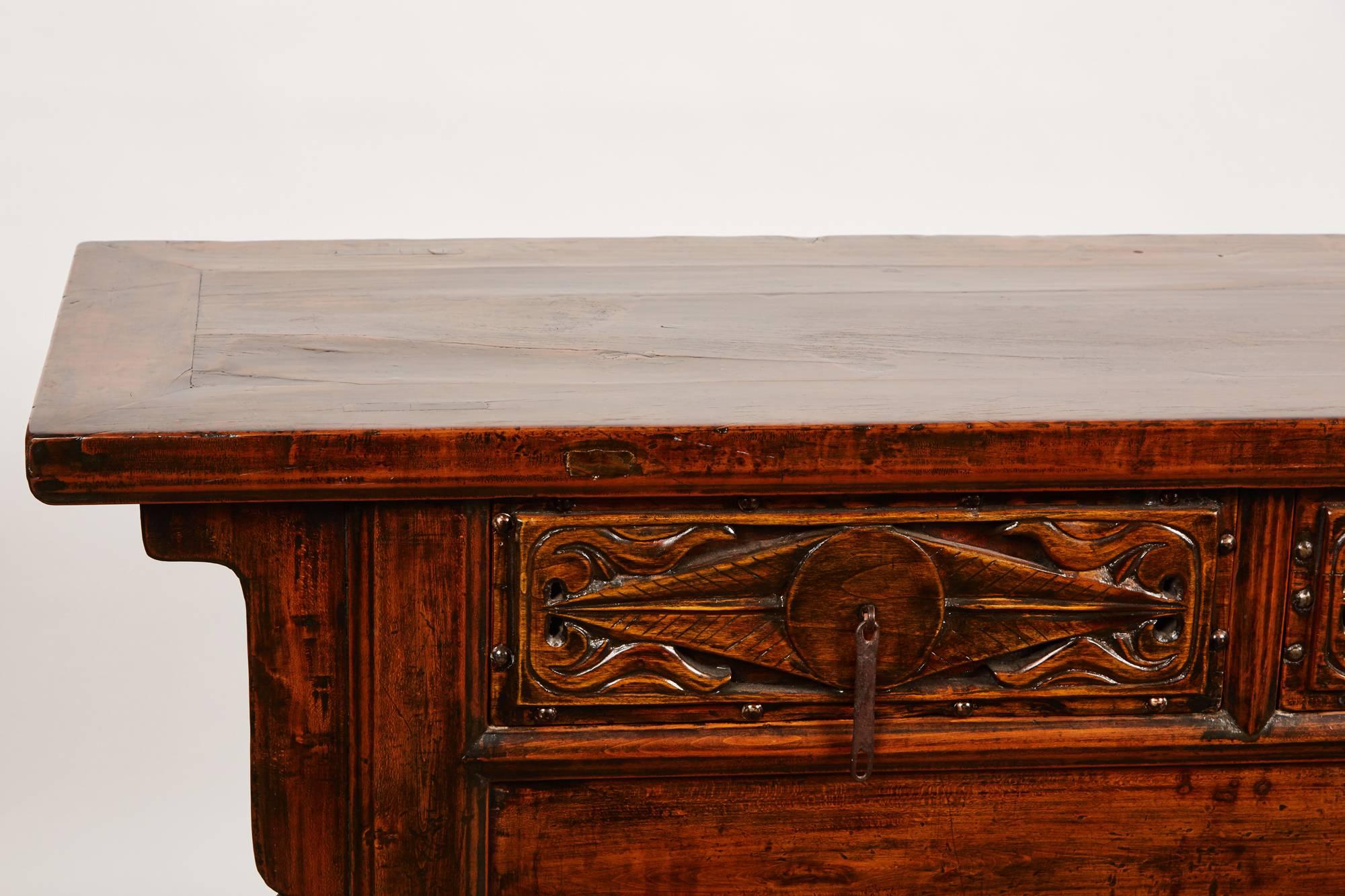 Late 18th Century Chinese Qing Elm Console Table with Drawers 1