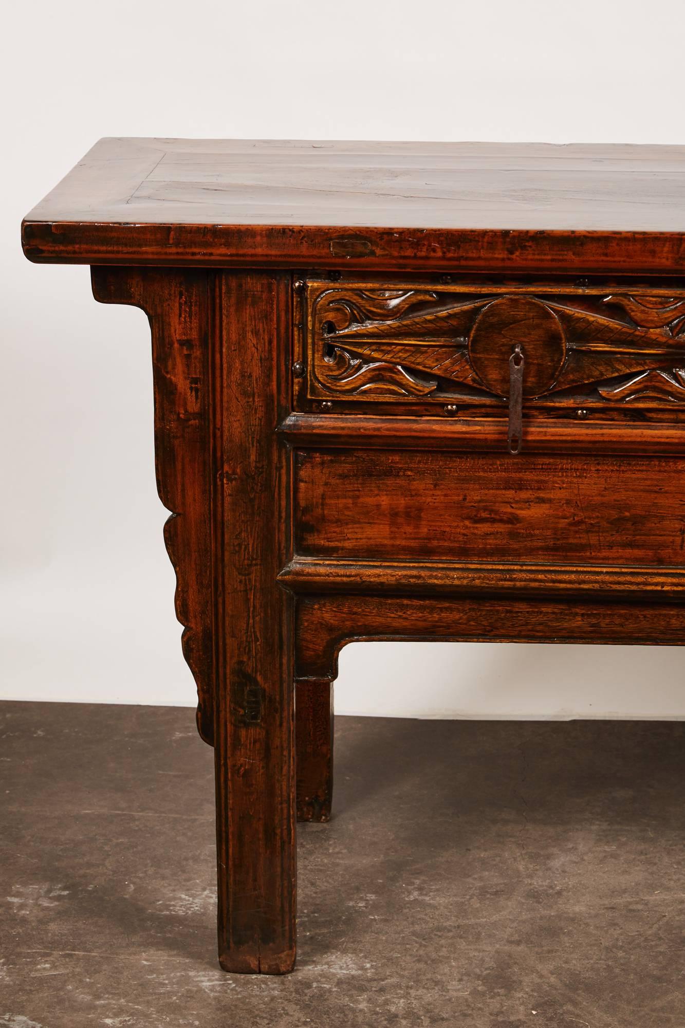 Late 18th Century Chinese Qing Elm Console Table with Drawers In Good Condition In Pasadena, CA