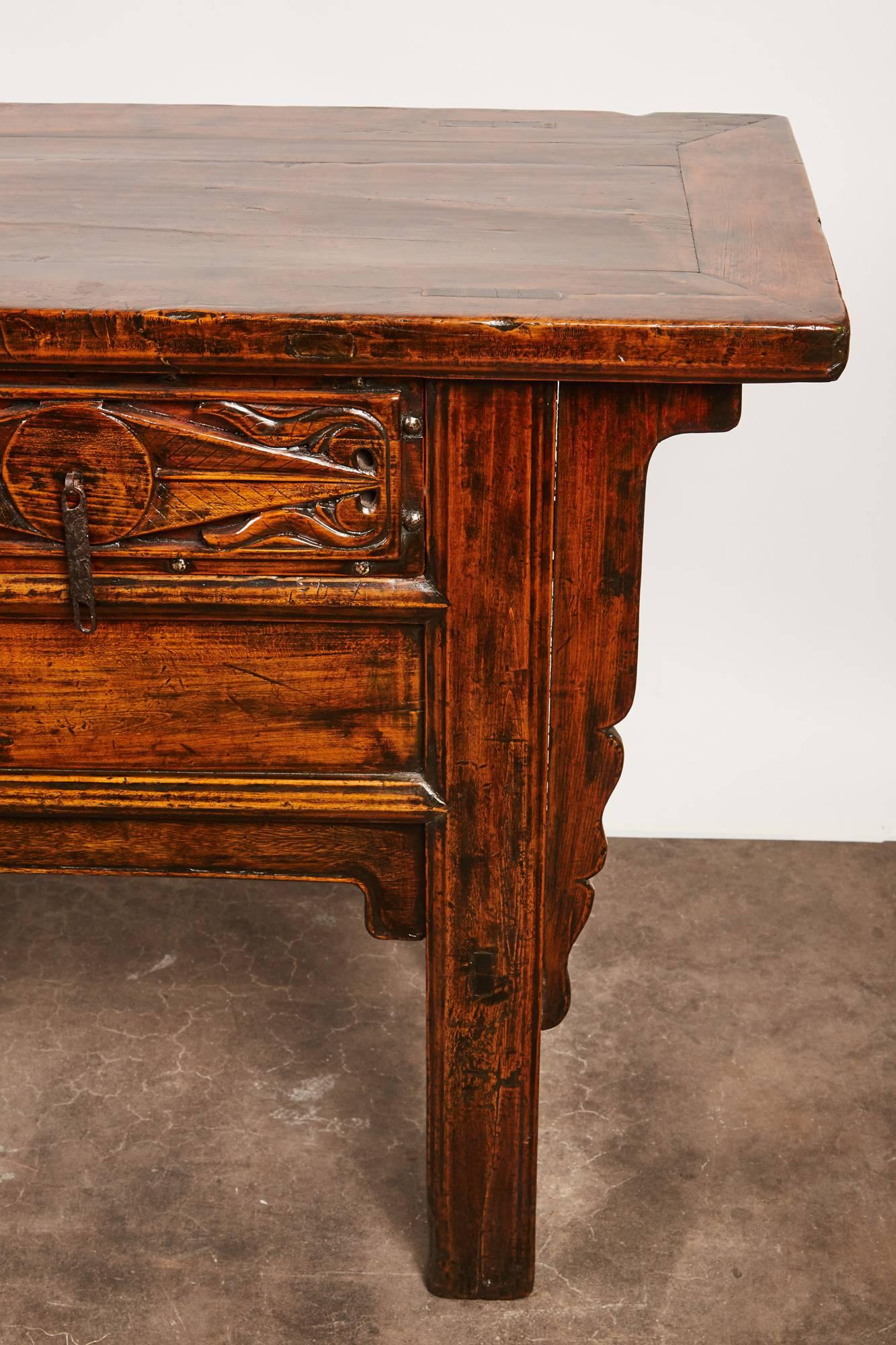 Late 18th Century Chinese Qing Elm Console Table with Drawers 2