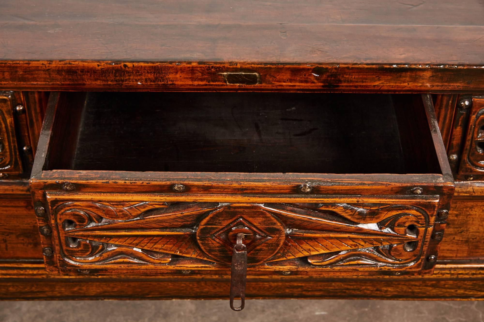 Late 18th Century Chinese Qing Elm Console Table with Drawers 6