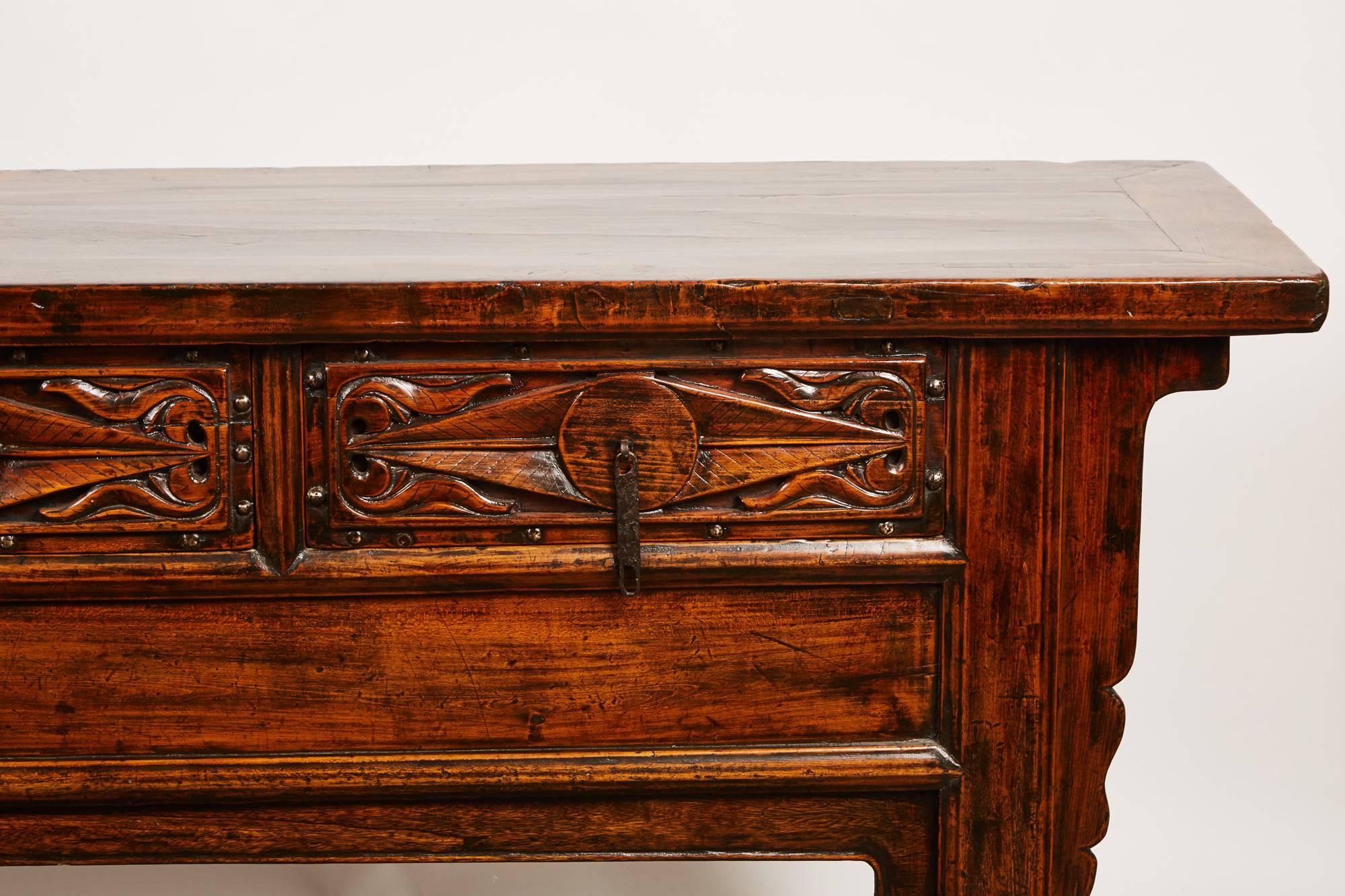 Late 18th Century Chinese Qing Elm Console Table with Drawers 3