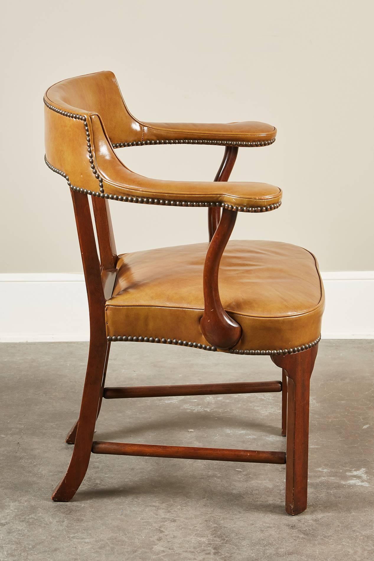 American Pair of Mid-20th Century Kittinger Mahogany and Leather Armchairs