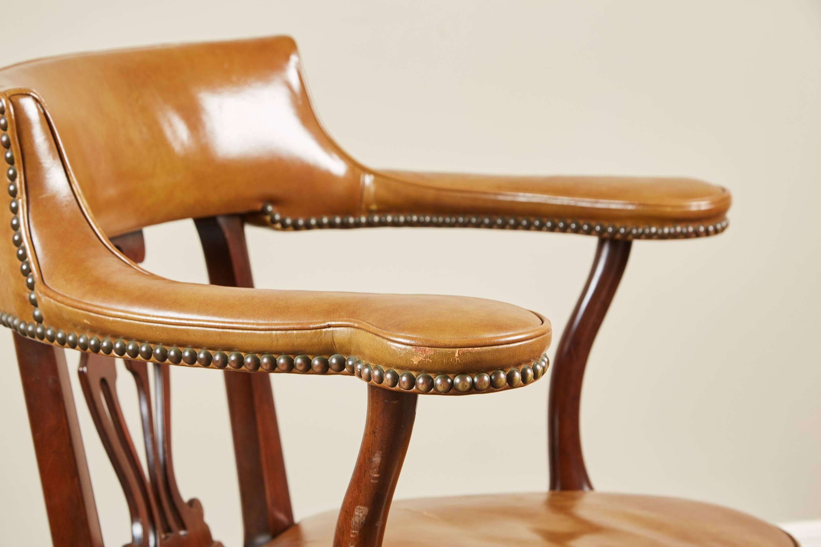Pair of Mid-20th Century Kittinger Mahogany and Leather Armchairs 2
