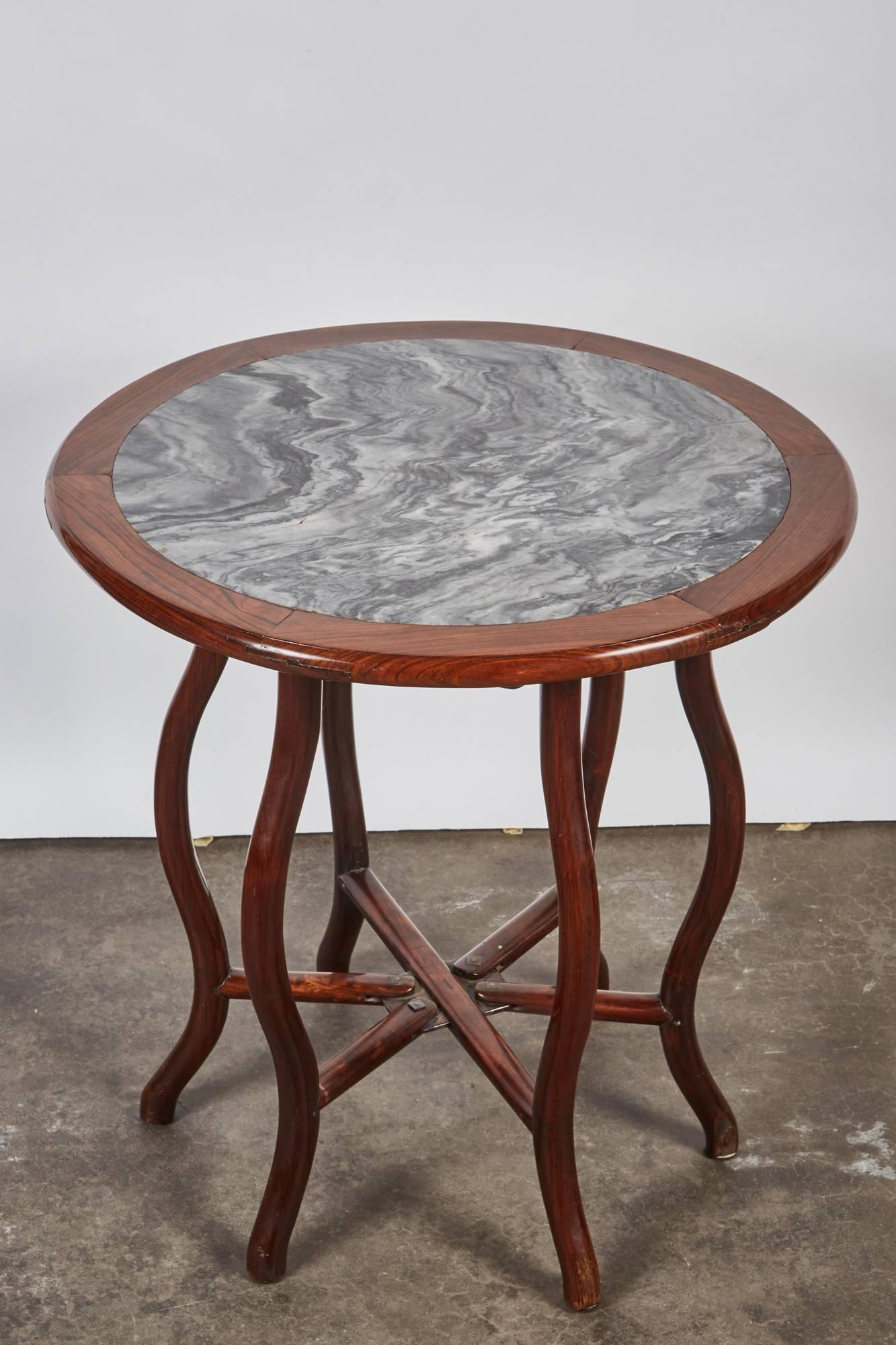 Late 19th Century Chinese Round Rosewood Folding Table In Good Condition In Pasadena, CA